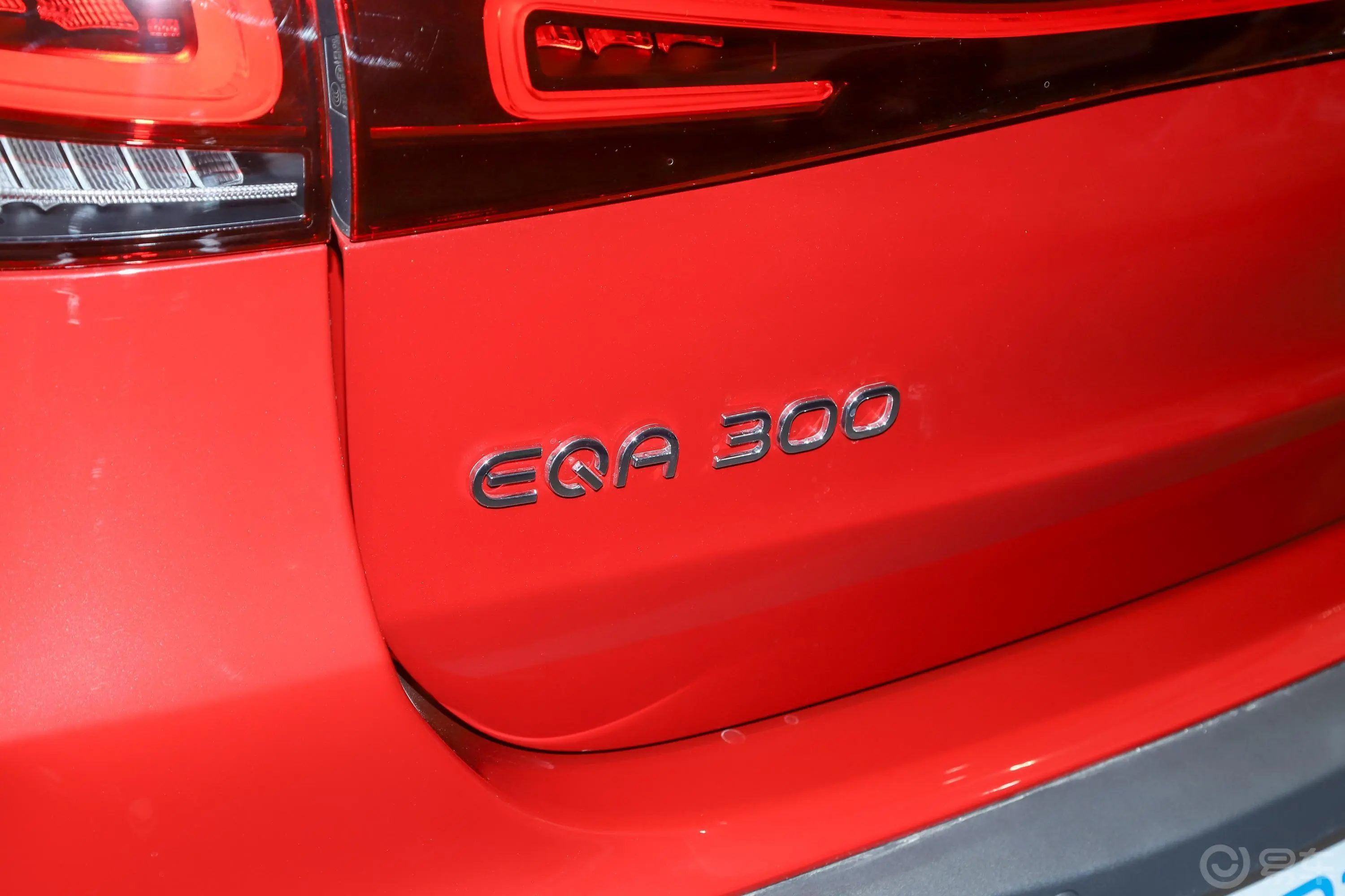 奔驰EQAEQA 300 4MATIC 首发特别版外观