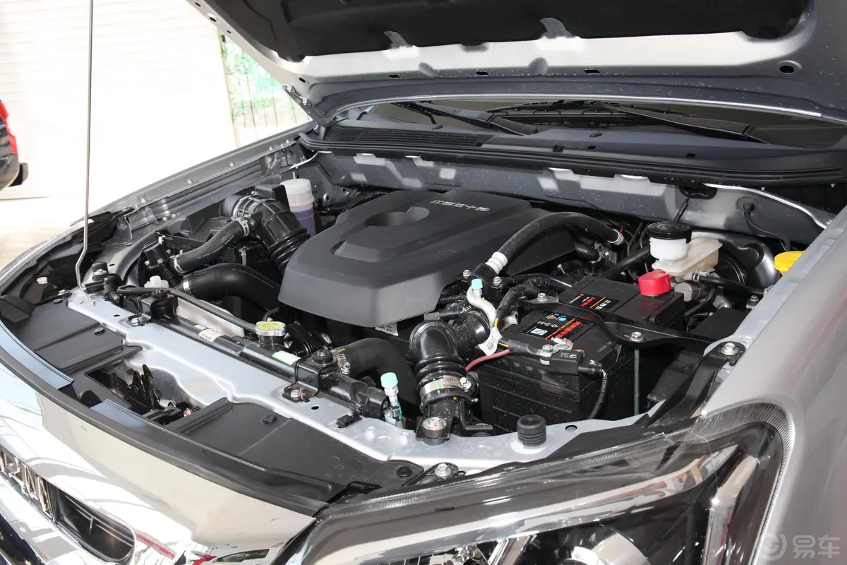 瑞迈2.4T 两驱长轴舒适版 汽油动力底盘