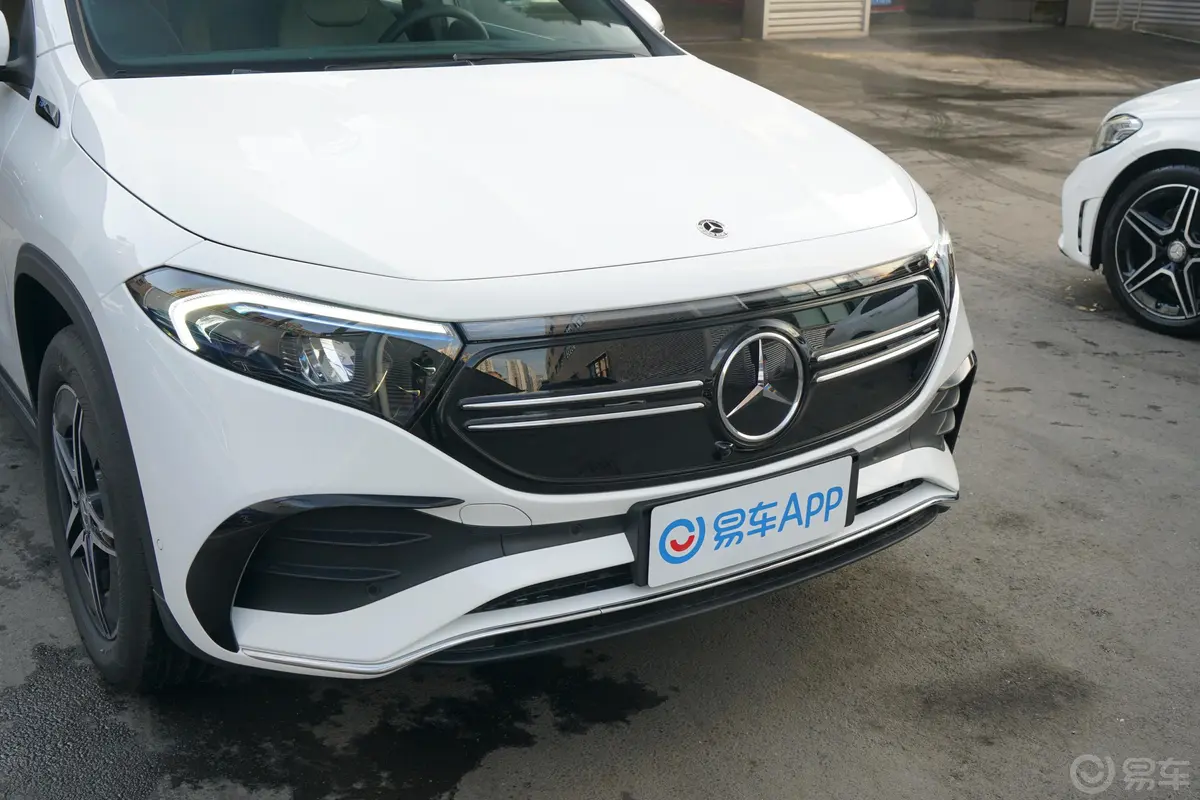 奔驰EQAEQA 300 4MATIC 首发特别版外观