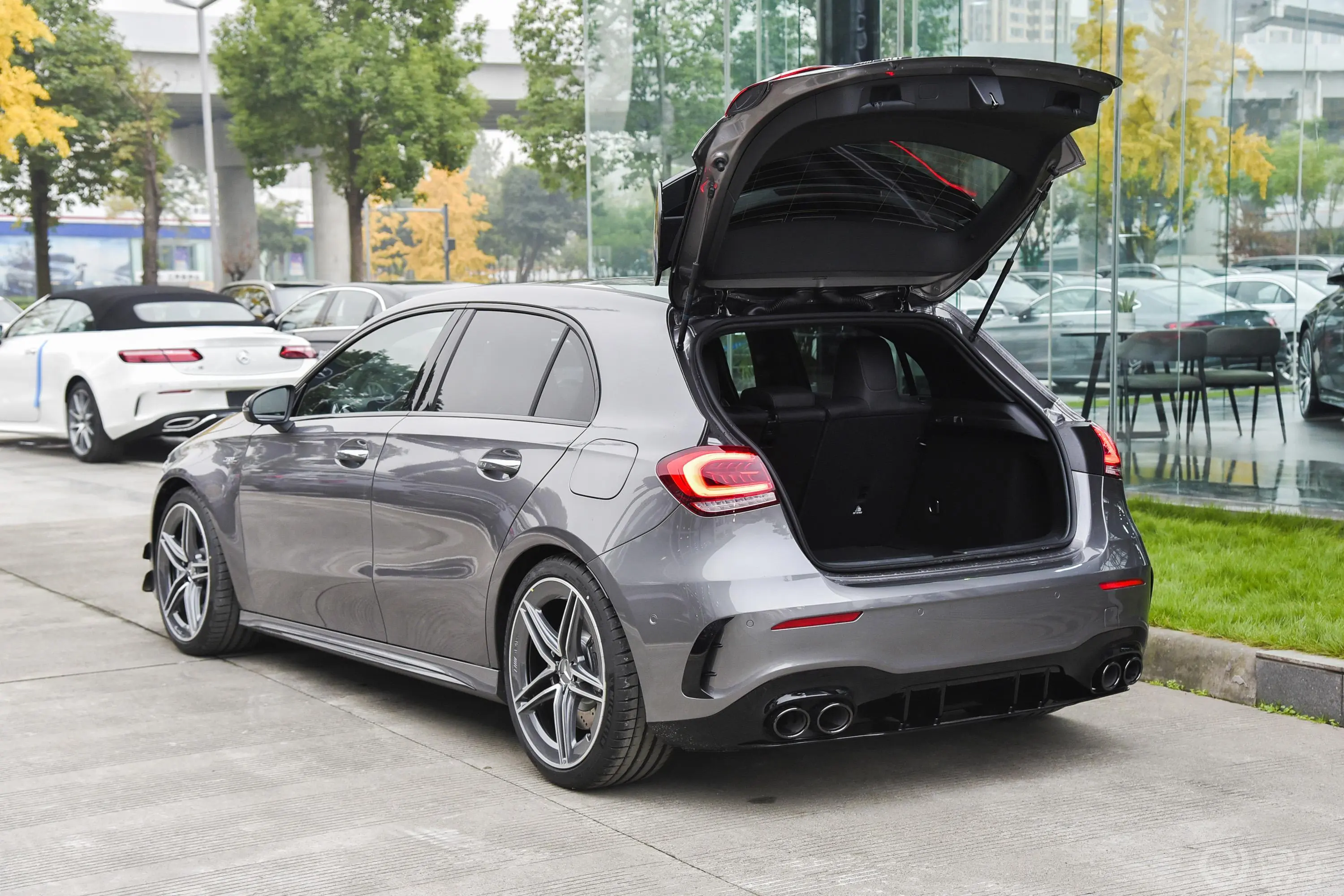 奔驰A级 AMG(进口)AMG A 45 4MATIC+后备厢开启45度侧拍