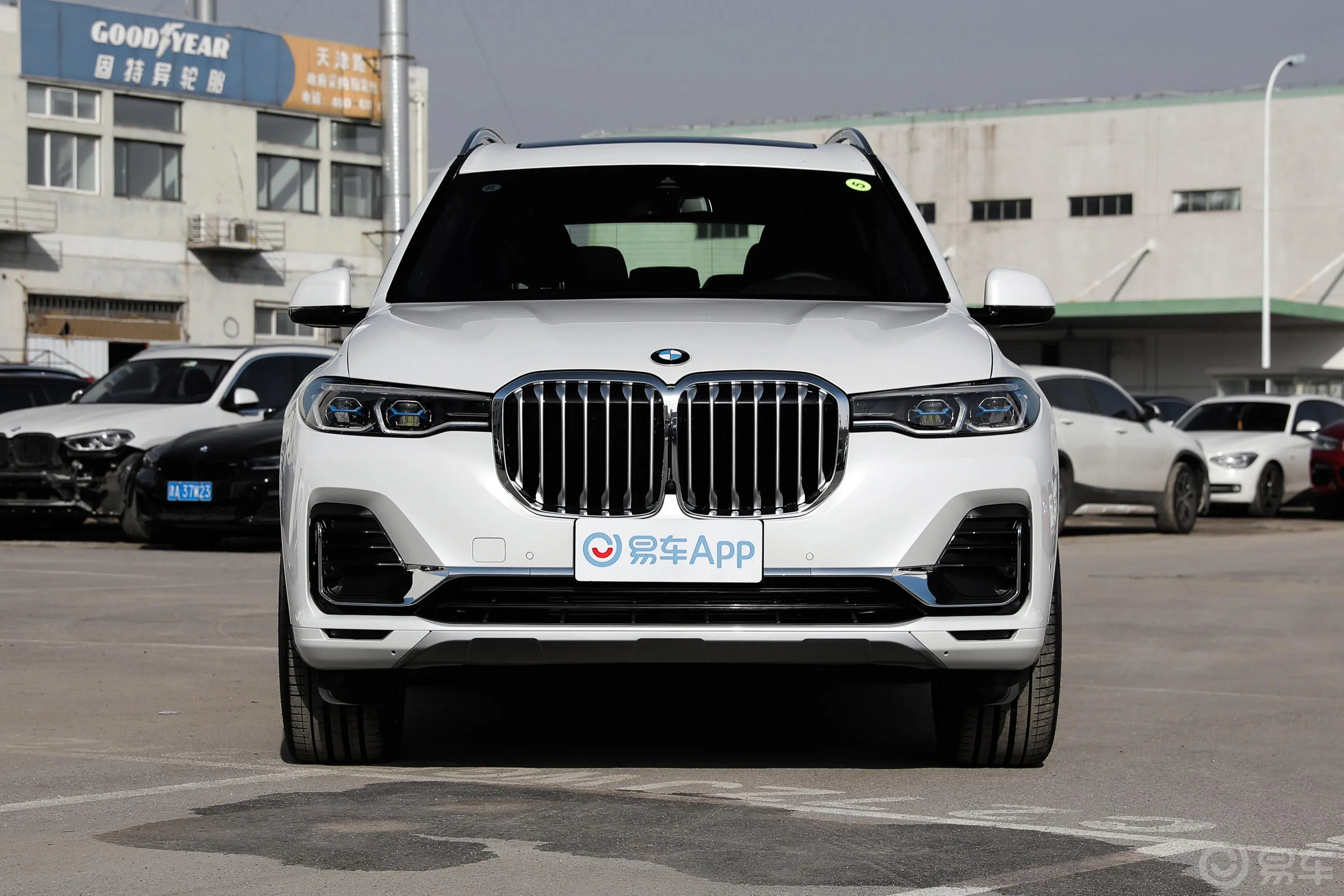 宝马X7改款 xDrive40i 尊享型 豪华套装外观