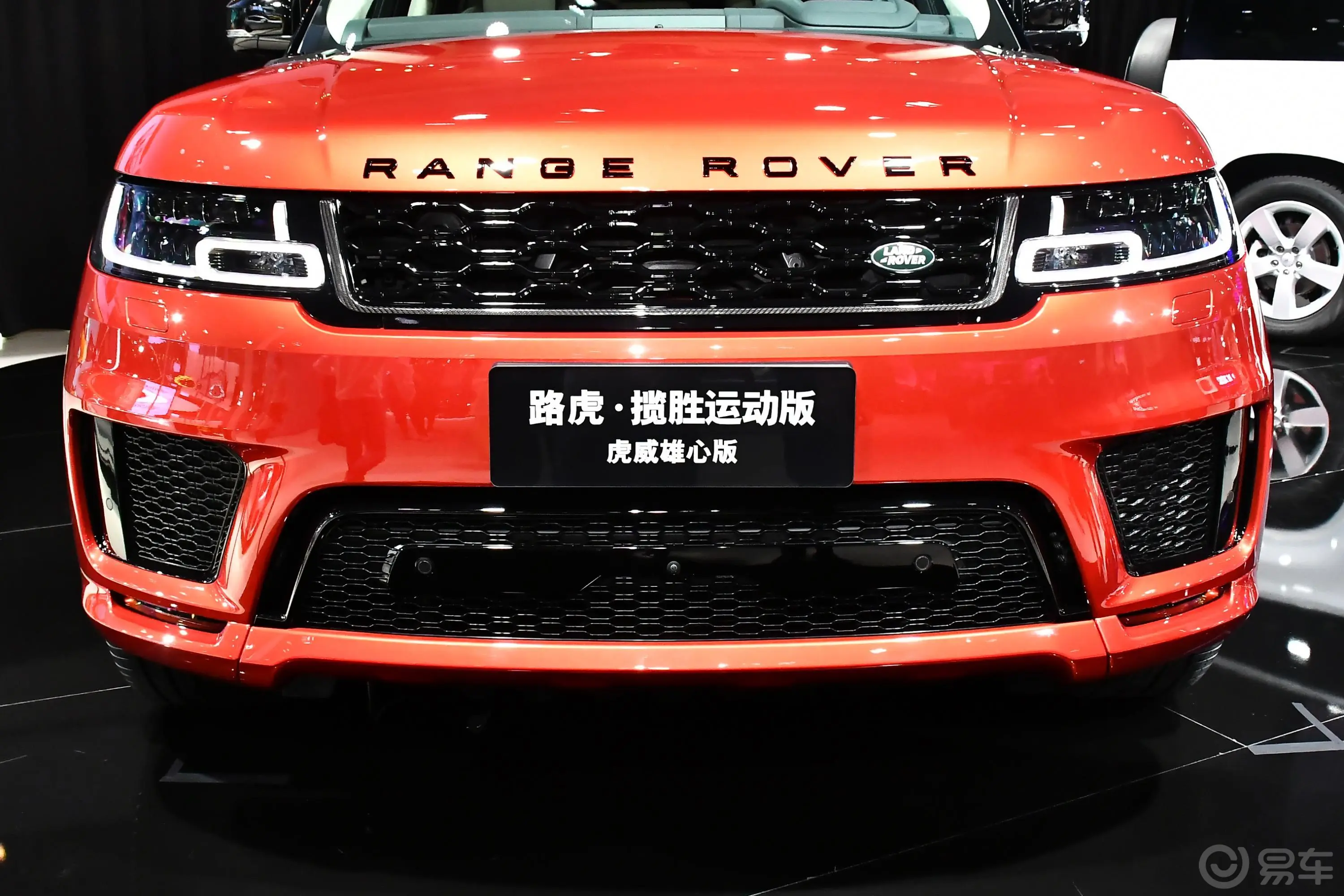 揽胜运动版3.0 L6 虎威雄心版外观