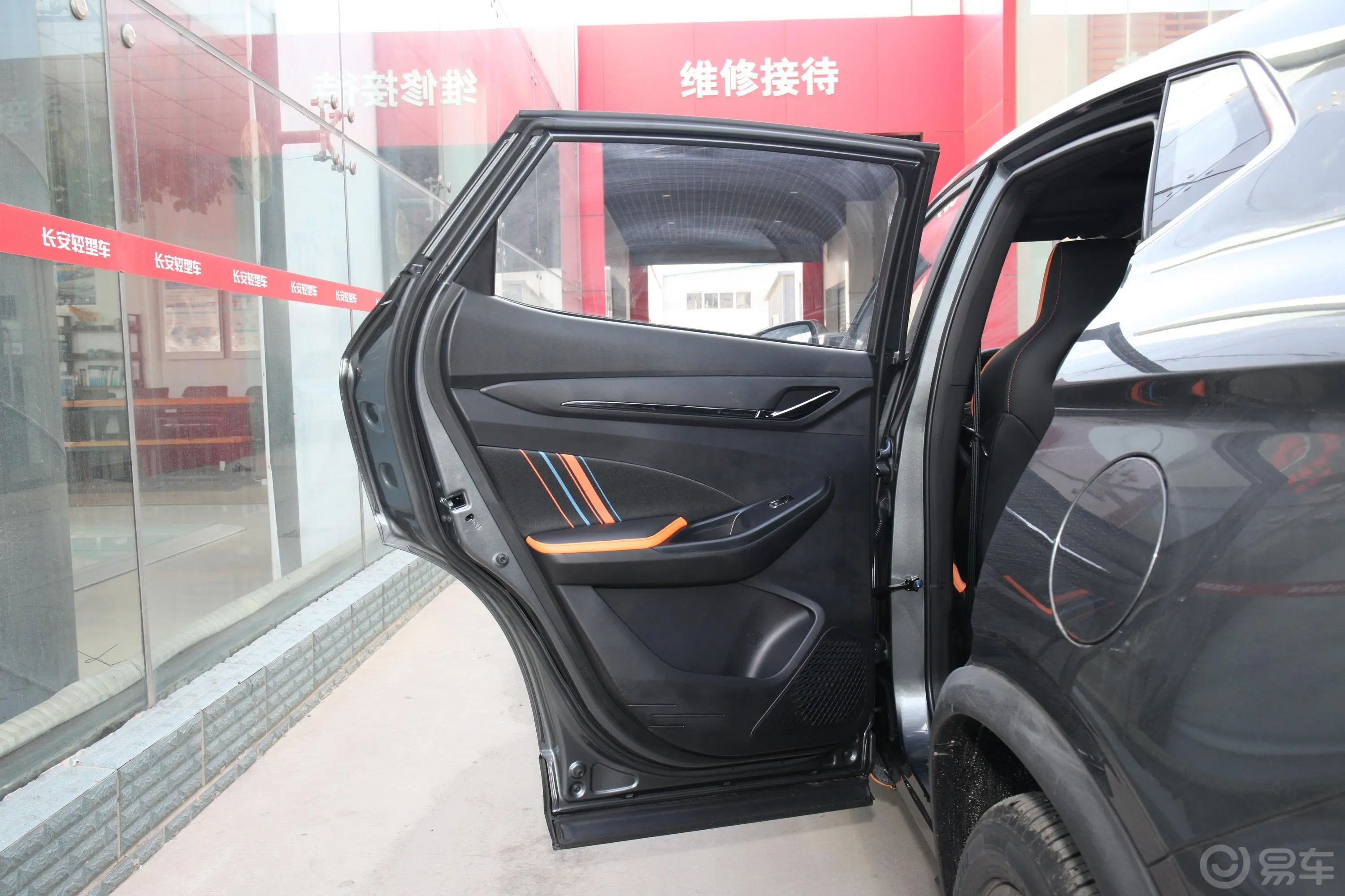 长安欧尚X5运动版 1.5T 双离合旋风冲锋型驾驶员侧后车门