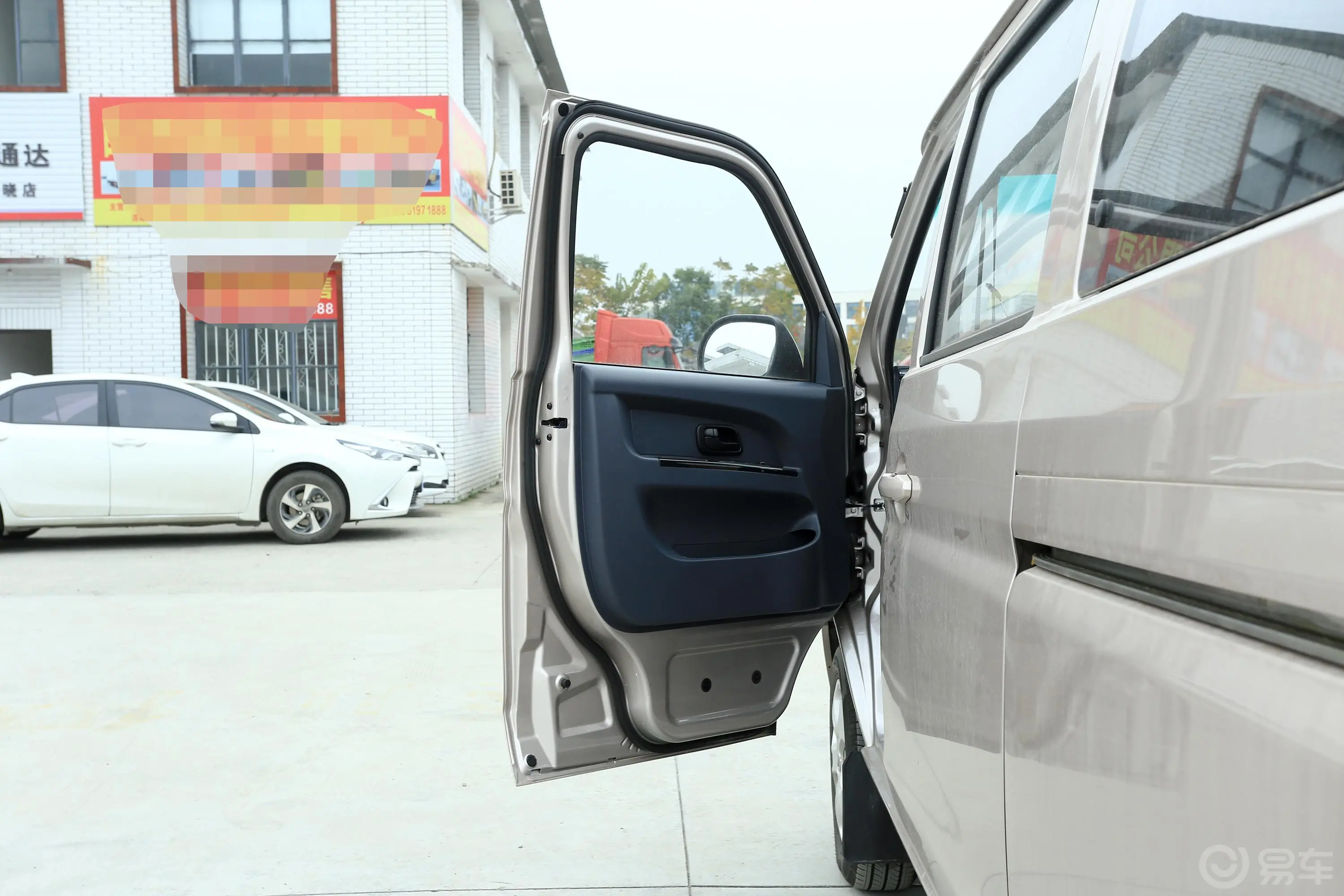 鑫源小海狮X301.5L 手动 舒适型中央空调版 7座 CNG驾驶员侧前车门