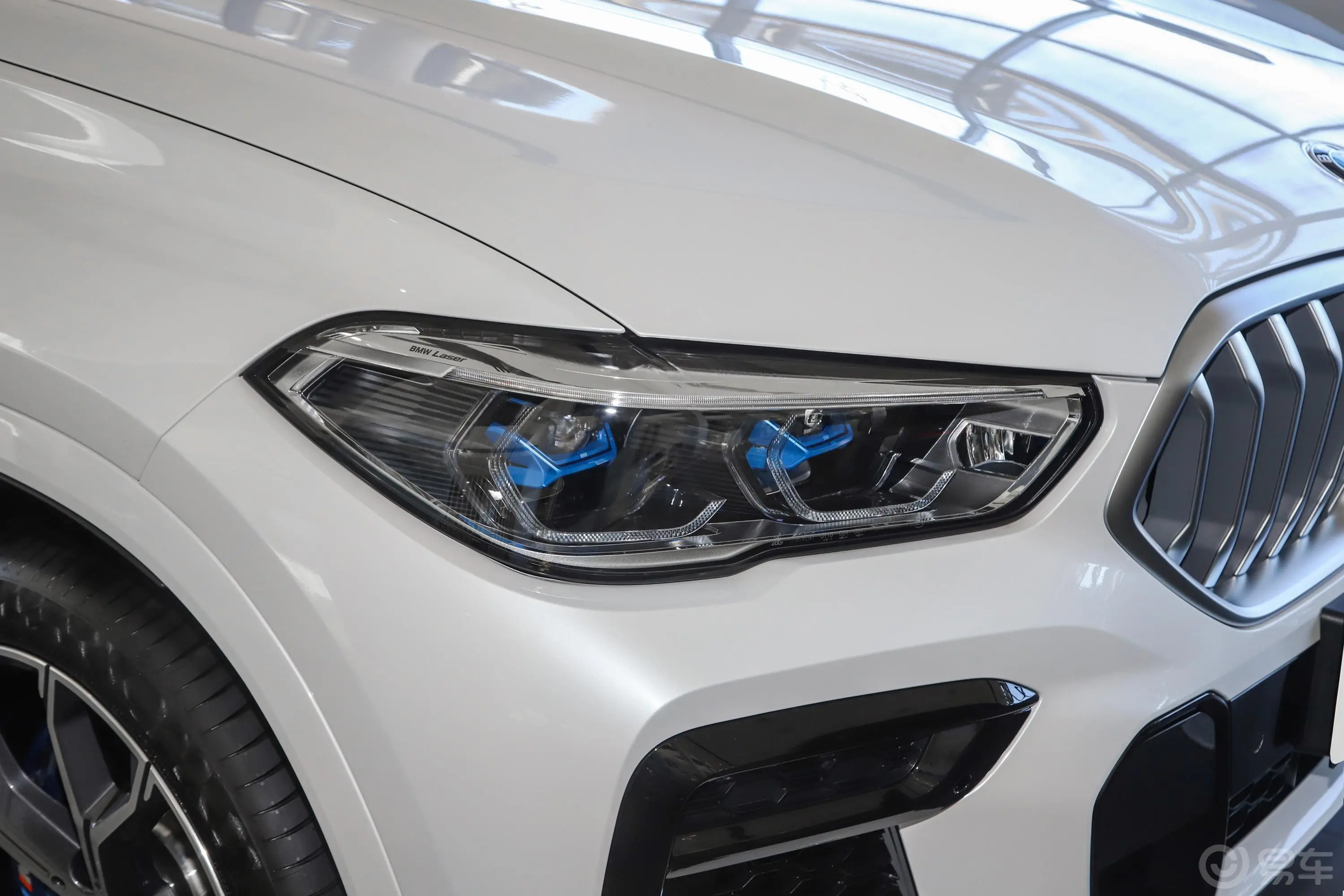 宝马X6xDrive40i 尊享型 M运动套装大灯侧45度俯拍