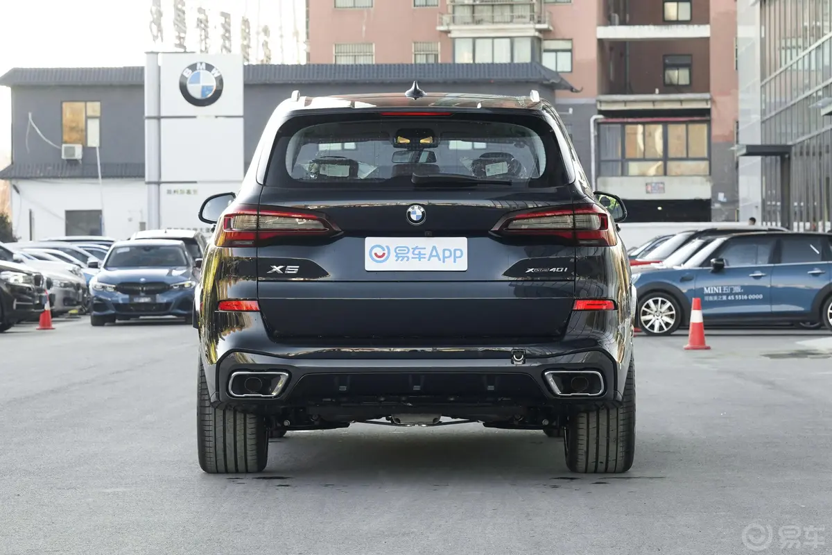 宝马X5(进口)xDrive40i 尊享型 M运动套装正后水平