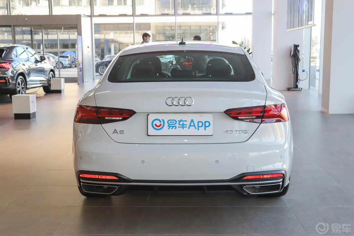 奥迪A5Sportback 40 TFSI 时尚致雅型正后水平