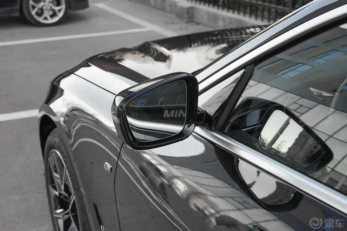 宝马4系四门轿跑车 425i M运动套装后视镜镜面