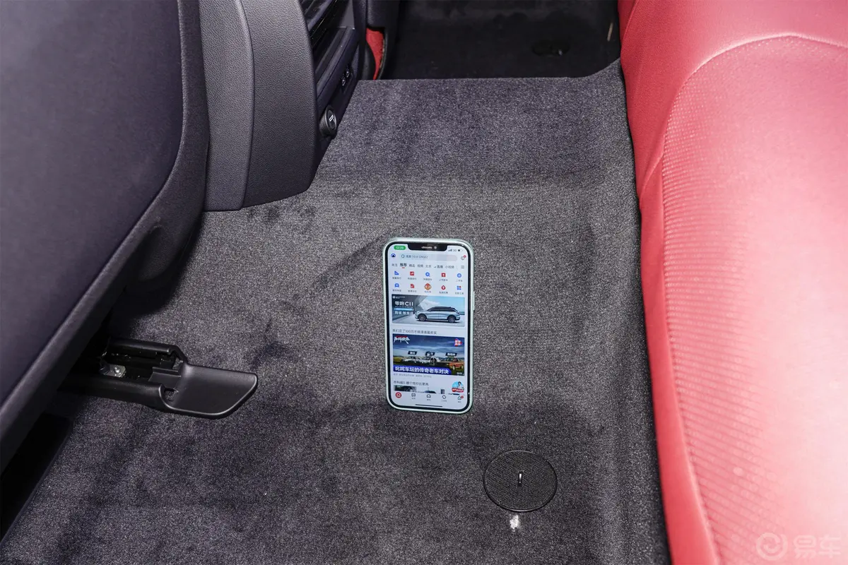 宝马5系改款 525Li 豪华套装后排地板中间位置