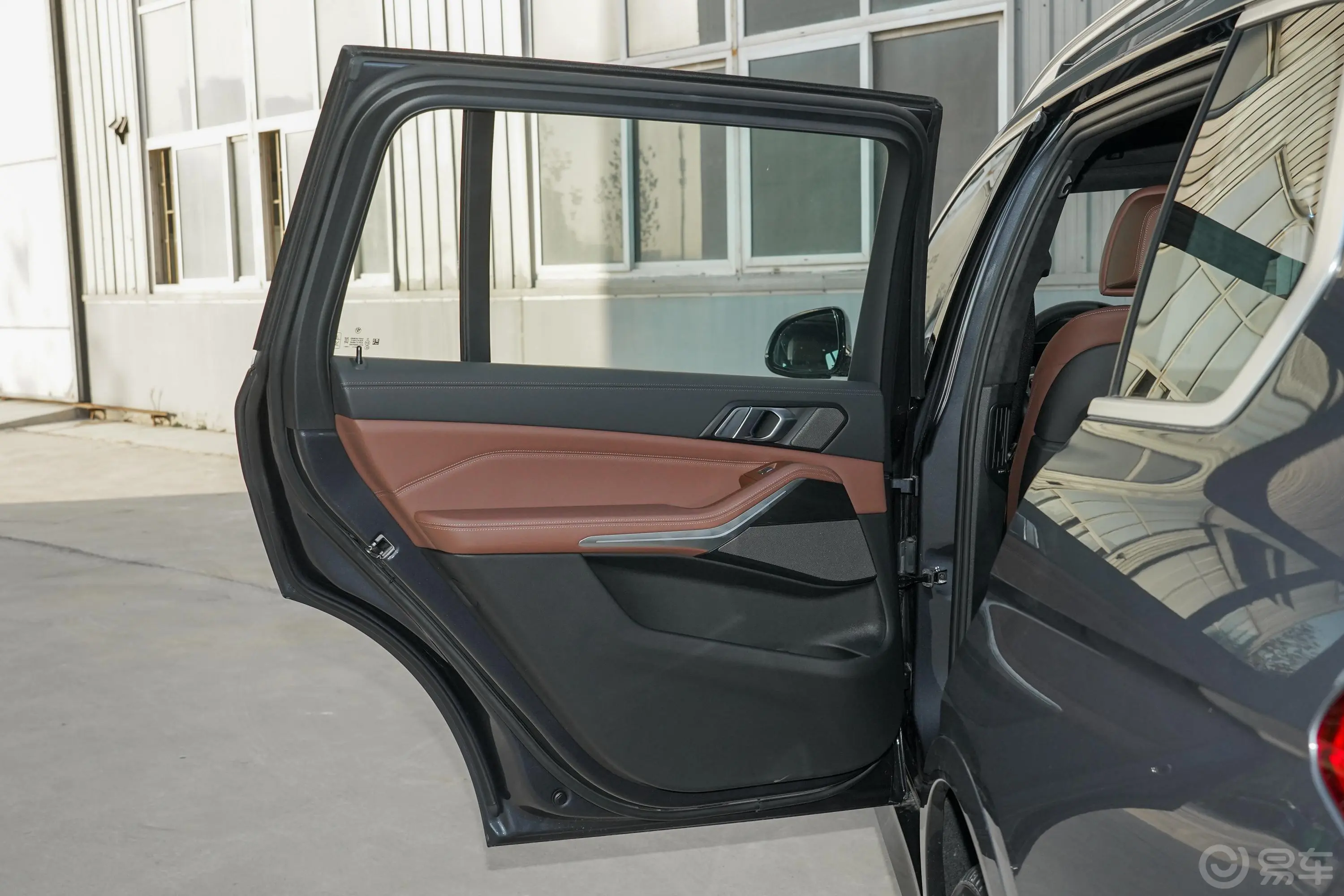 宝马X7xDrive40i 尊享型 M运动套装驾驶员侧后车门