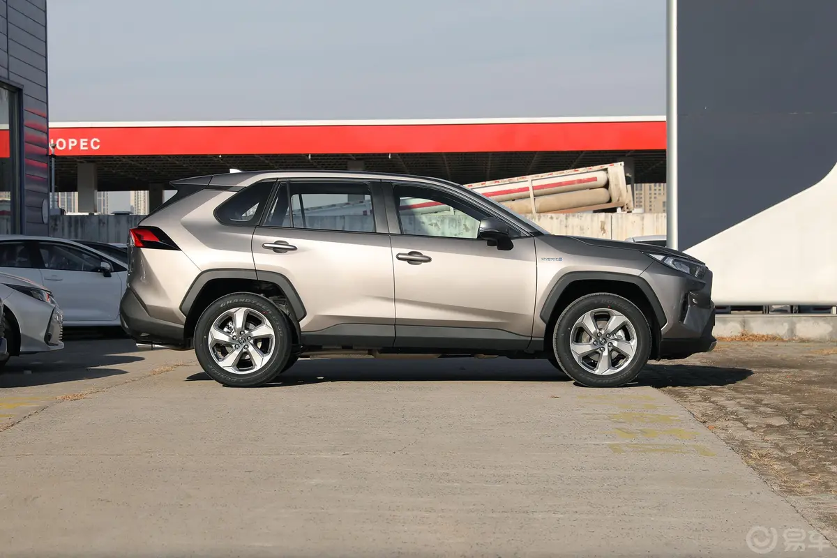 RAV4荣放改款 双擎 2.5L E-CVT 两驱 精英版外观