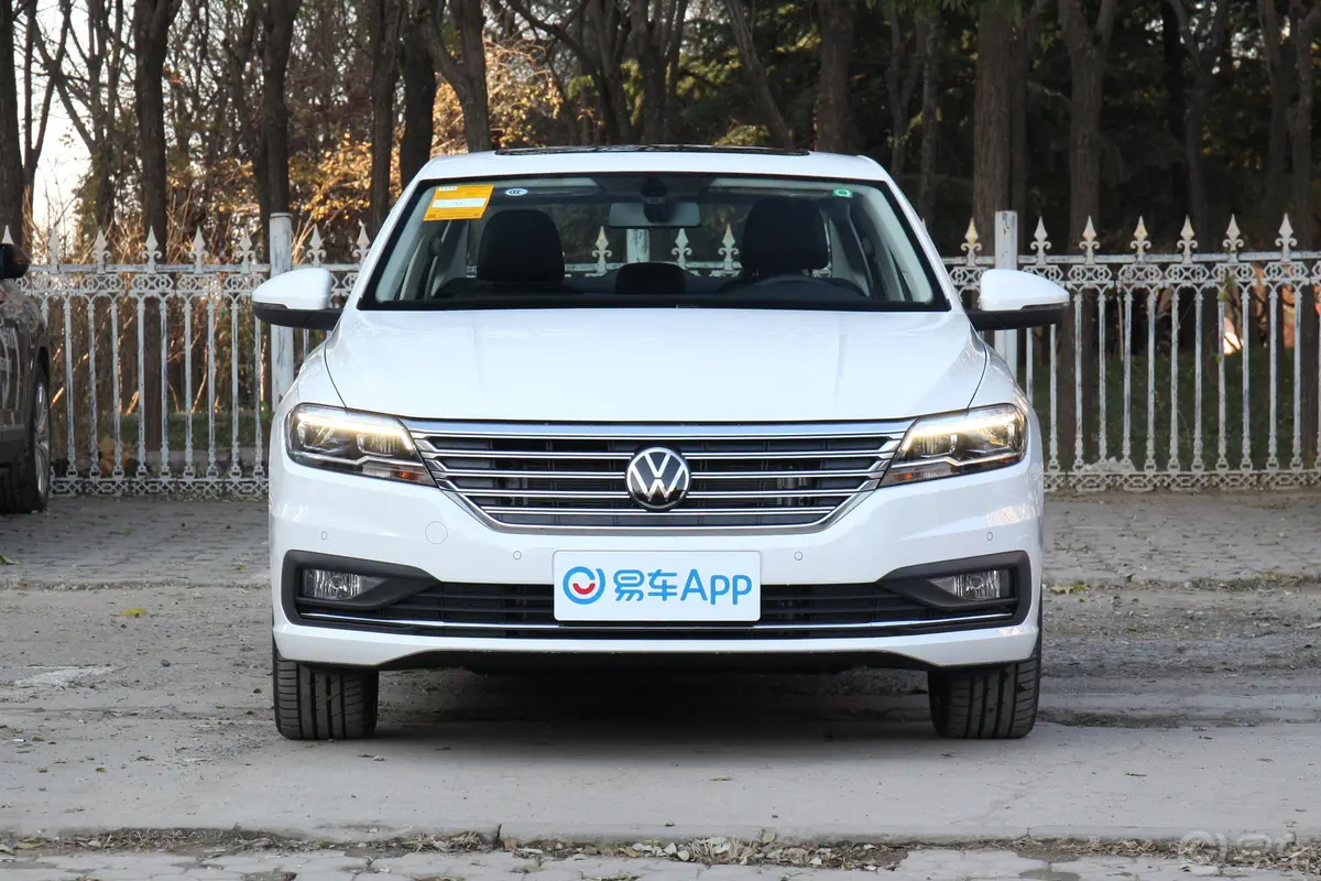 朗逸280TSI 双离合豪华版正前水平