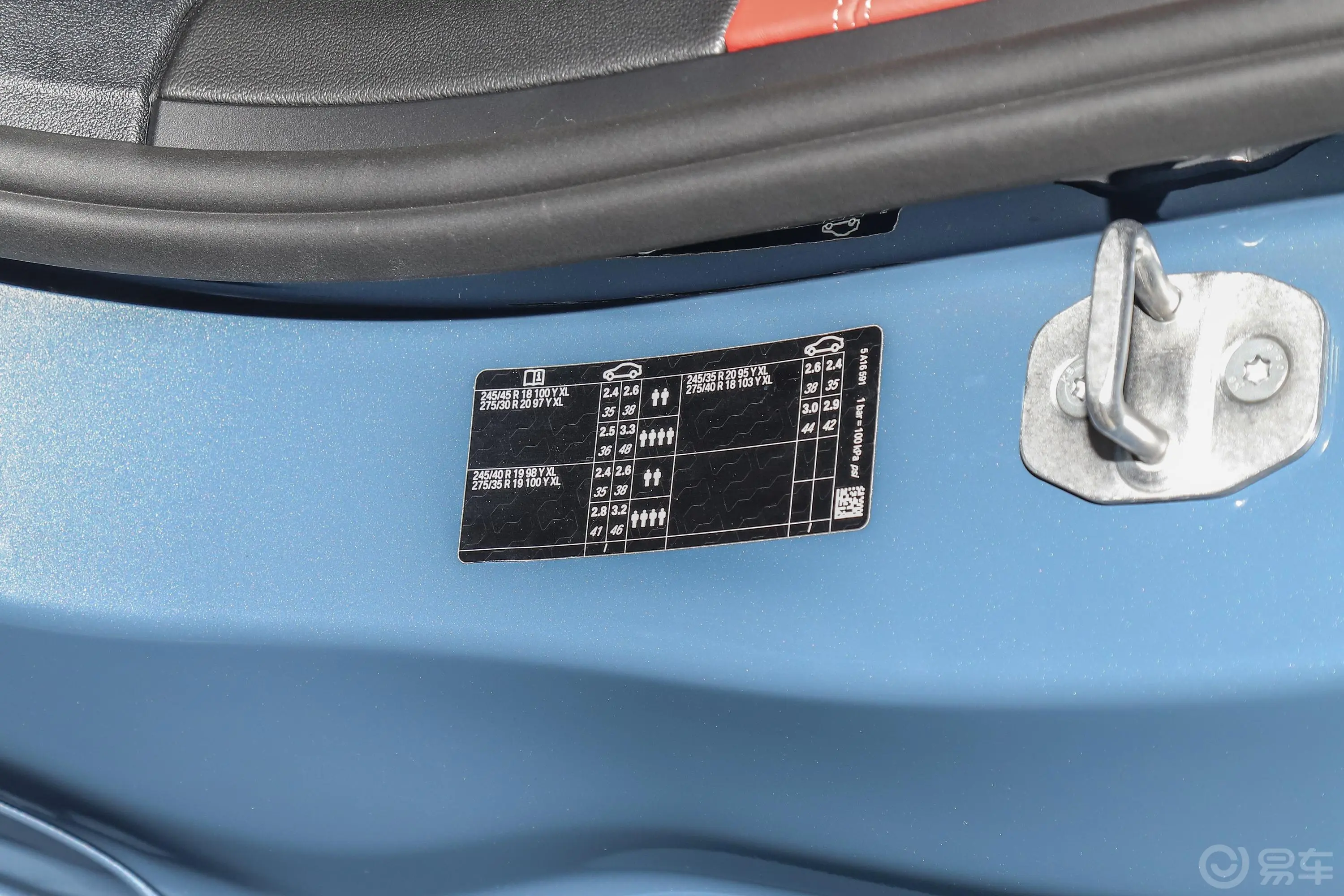 宝马8系改款 敞篷轿跑车 840i M运动套装胎压信息铭牌