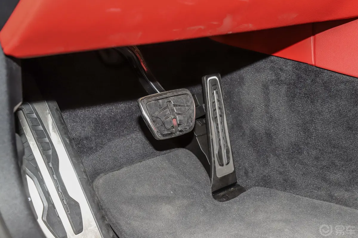 宝马8系改款 敞篷轿跑车 840i M运动套装脚踏板