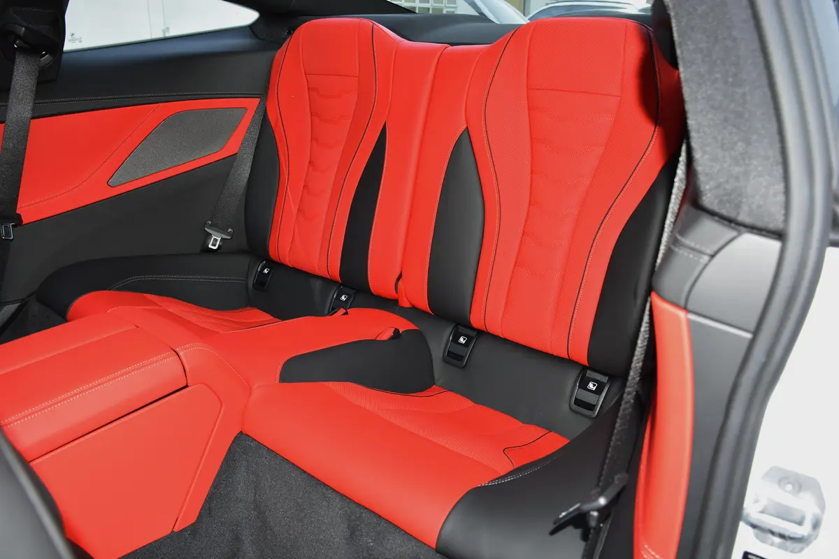 宝马8系改款 双门轿跑车 840i M运动套装后排座椅