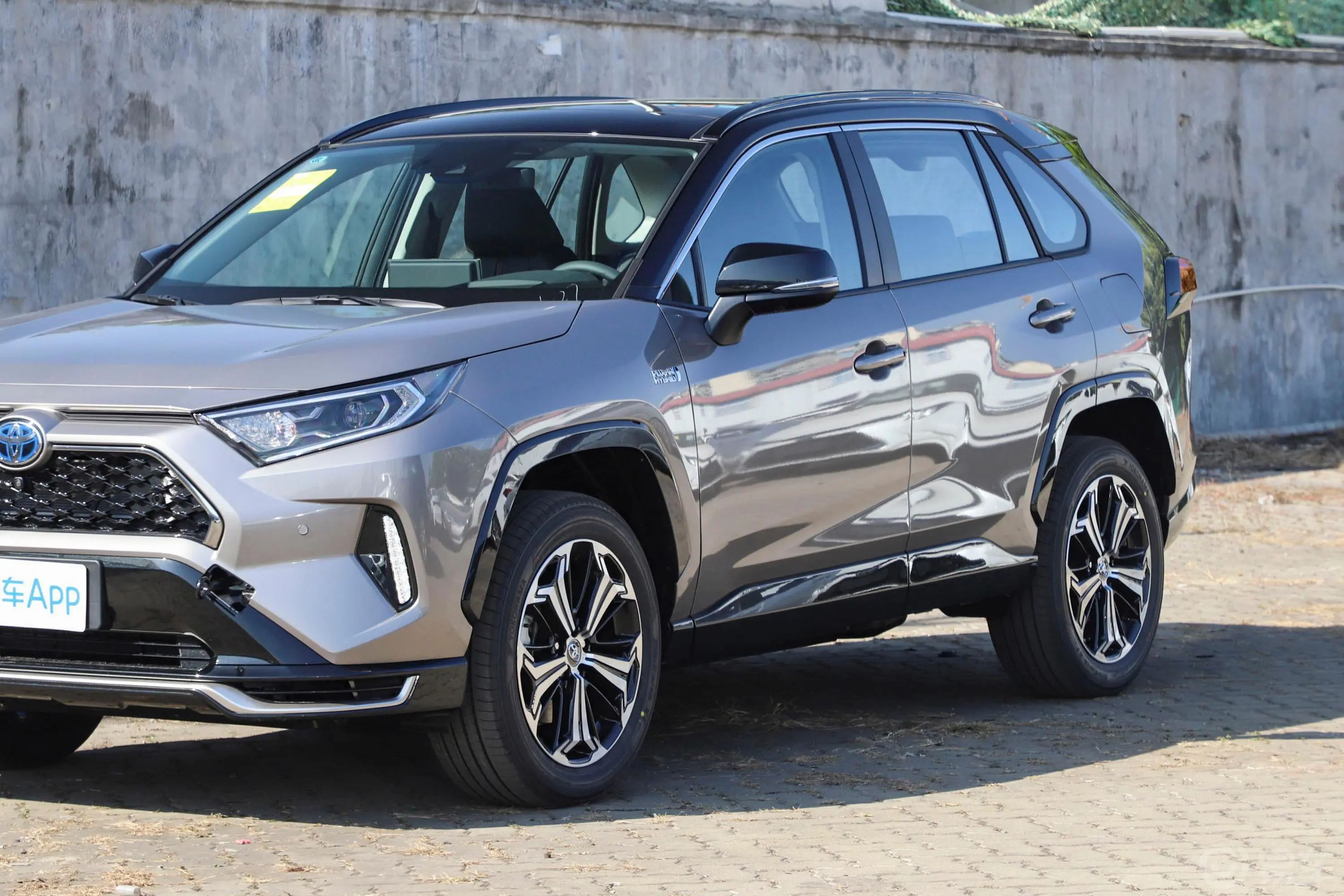 RAV4荣放 双擎E+2.5L 四驱旗舰Pro外观