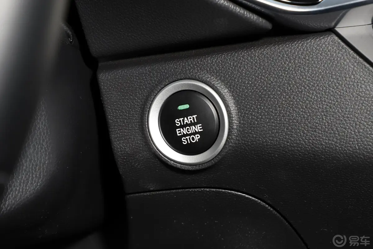 上汽大通MAXUS D90 Pro2.0T 两驱豪华版 7座 汽油钥匙孔或一键启动按键