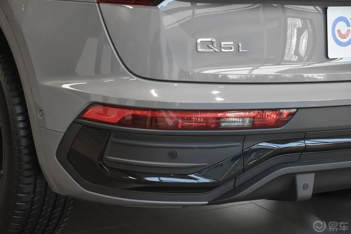 奥迪Q5L Sportback45 TFSI 臻选型外观灯组