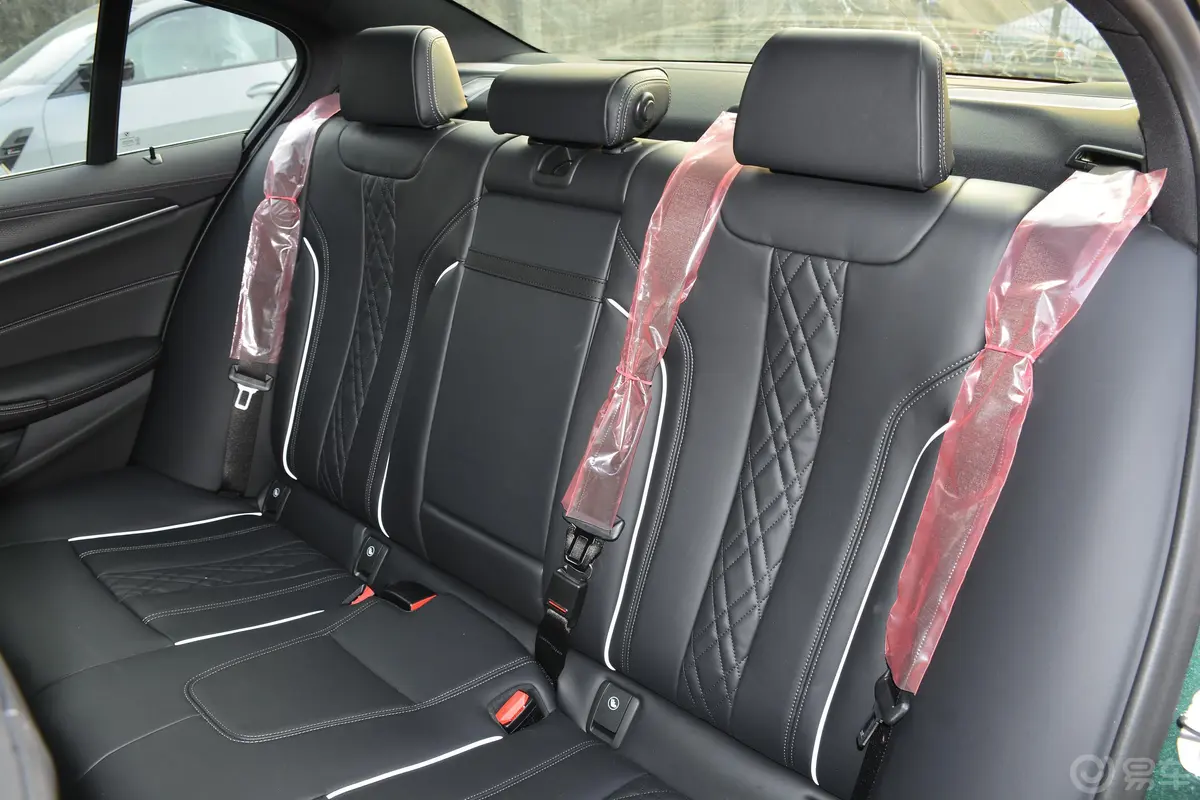 宝马5系(进口)改款 540i 风尚版 M运动套装后排座椅