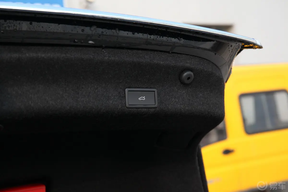 迈腾GTE 插电混动1.4T 尊贵型电动尾门按键（手动扶手）