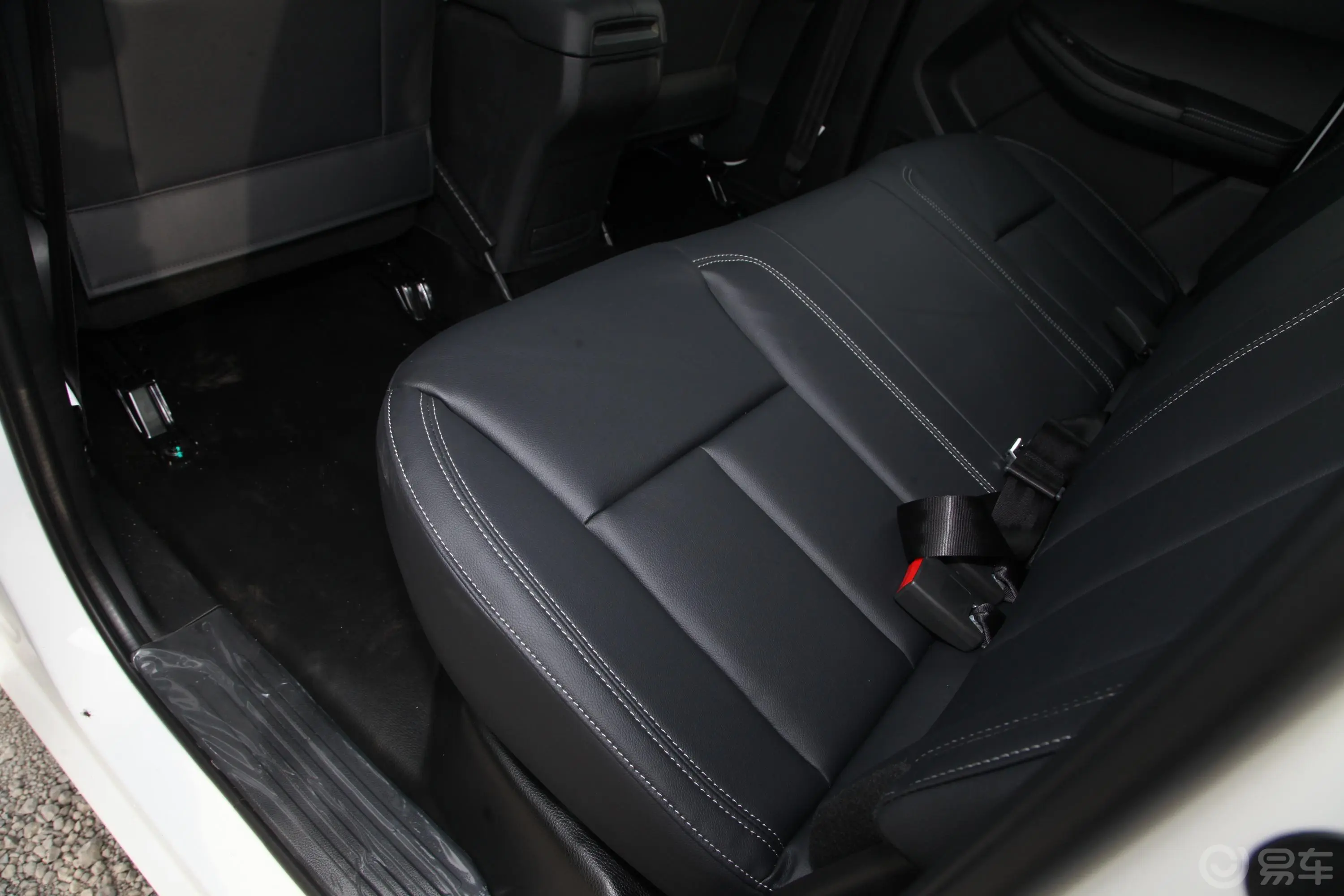 宝典低货台 1.8T 手动 四驱 标轴舒享版 汽油空间