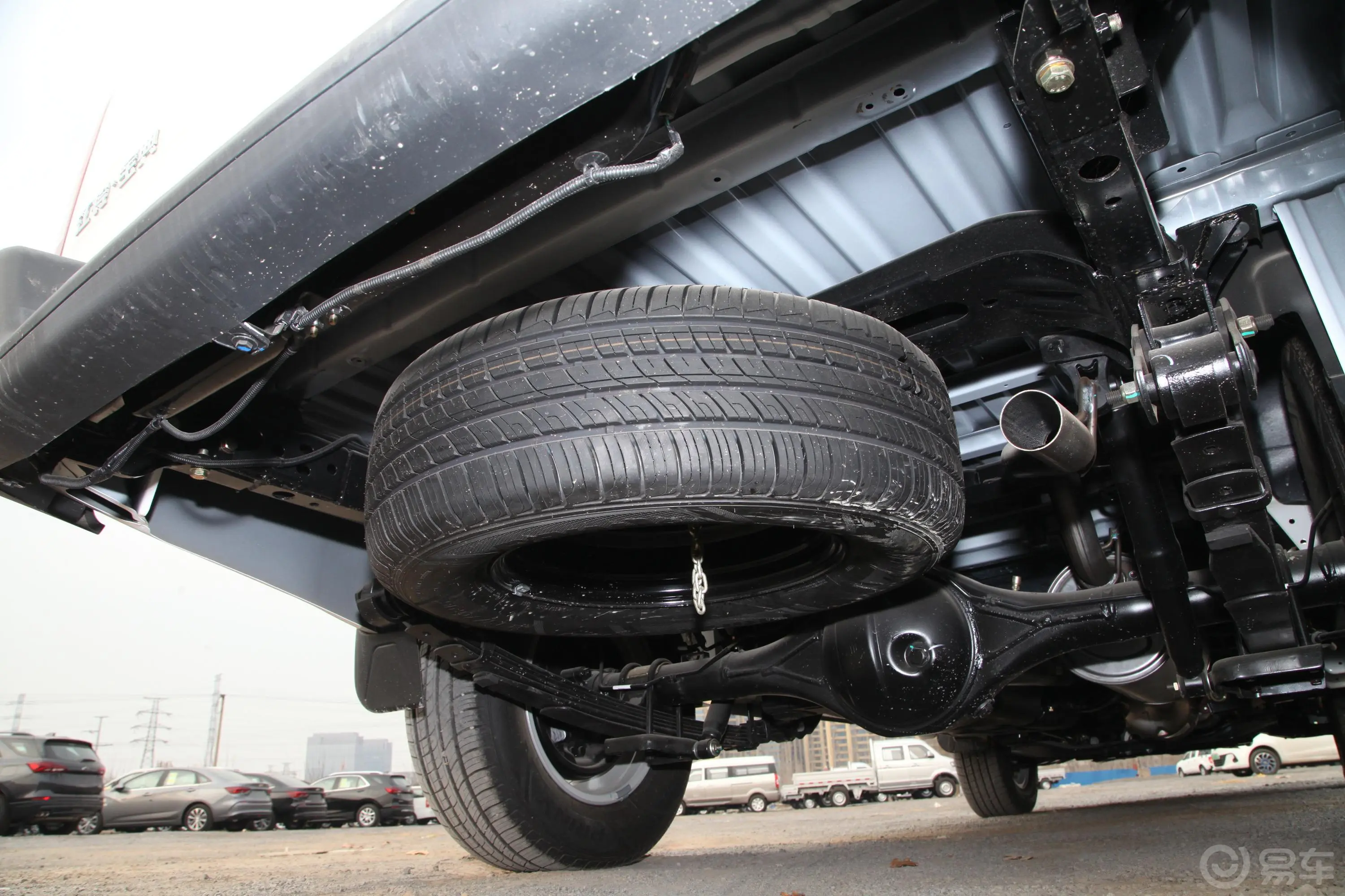 宝典低货台 2.5T 手动 两驱 标轴舒享版 柴油备胎