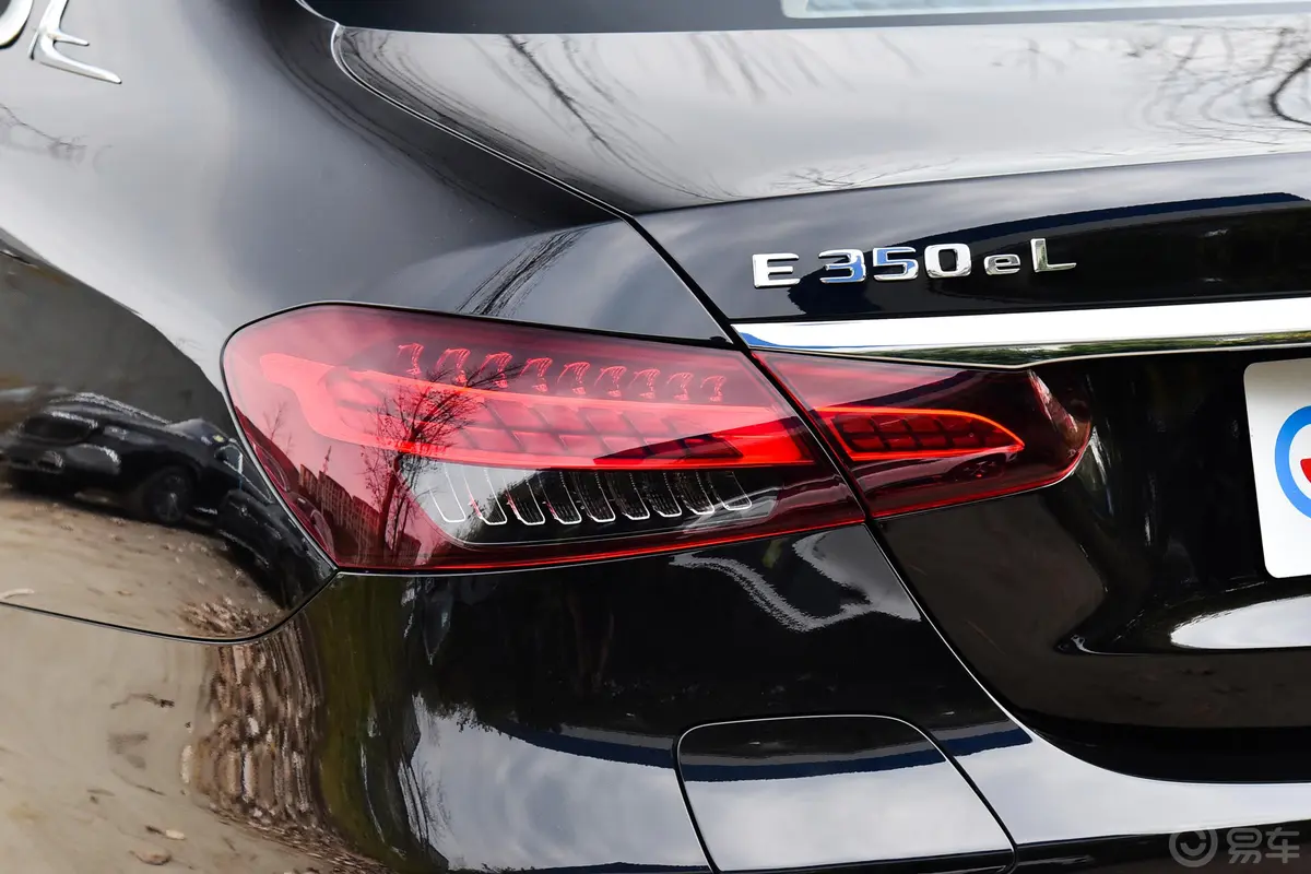 奔驰E级 插电混动改款 E 350 e L 插电式混合动力轿车外观