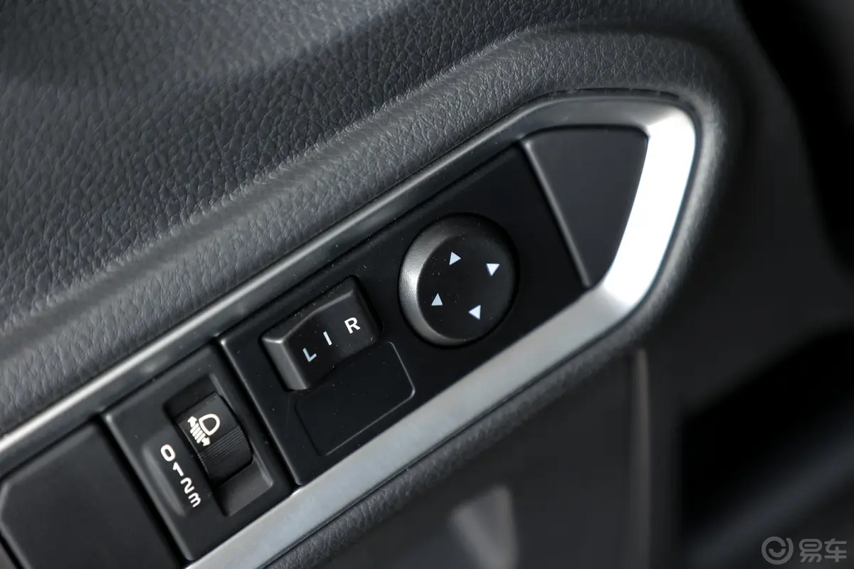 瑞迈2.4T 两驱标轴舒适版 汽油后视镜调节键