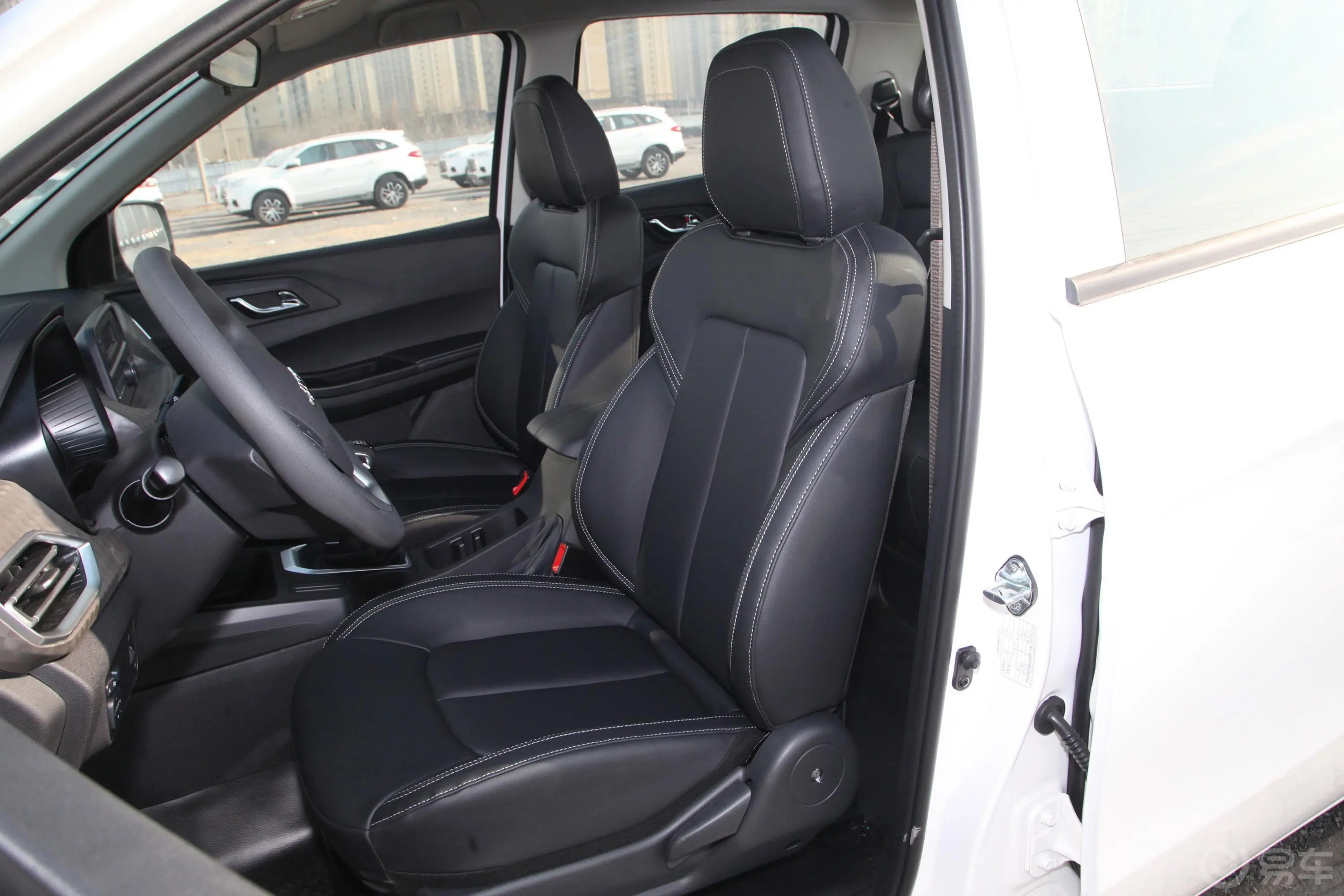 宝典低货台 1.8T 手动 两驱 标轴舒享版 汽油驾驶员座椅