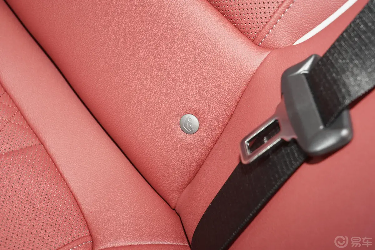 宝马5系改款 530Li xDrive M运动套装儿童座椅接口