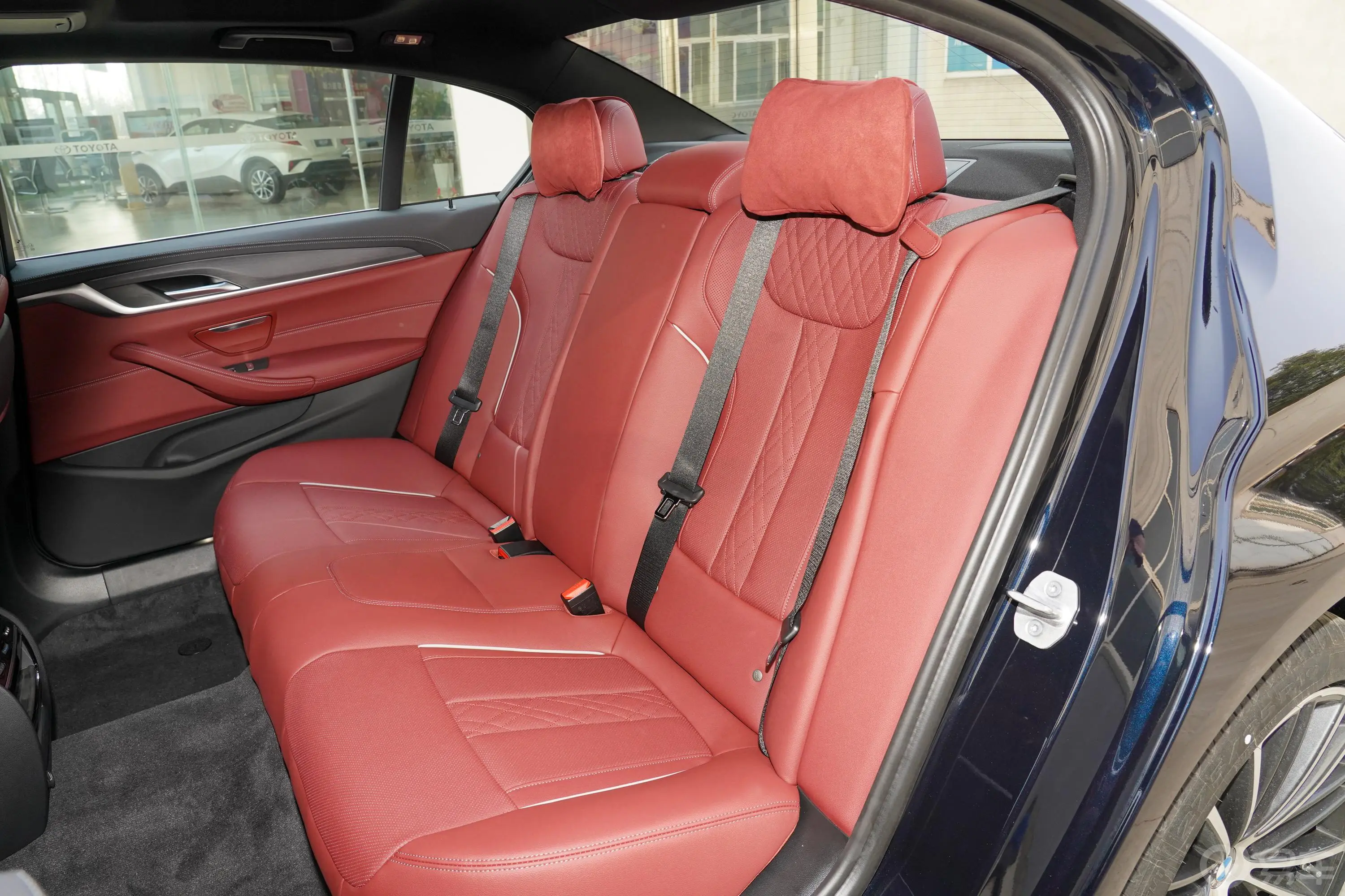 宝马5系改款 530Li xDrive M运动套装后排座椅