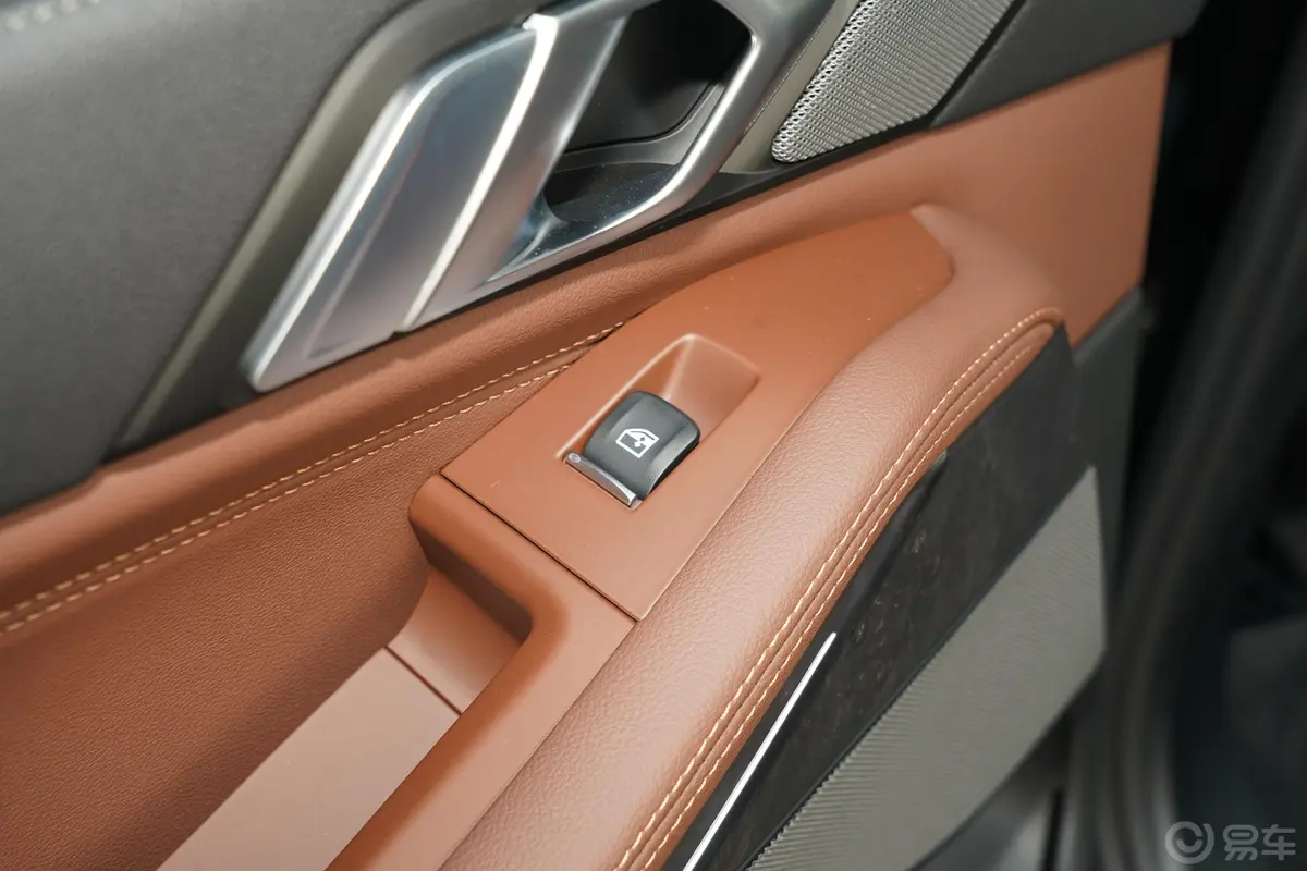 宝马X5(进口)xDrive40i M运动套装后车窗调节