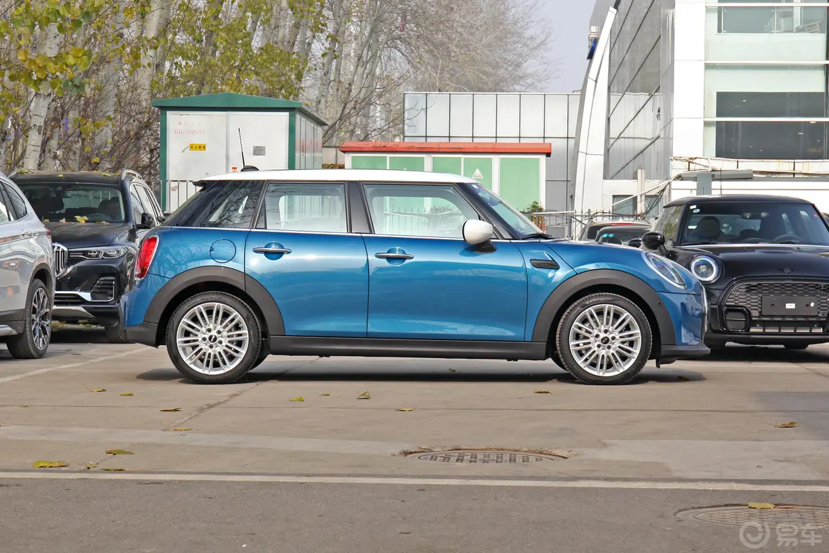 MINI改款 1.5T COOPER 经典派 五门版外观