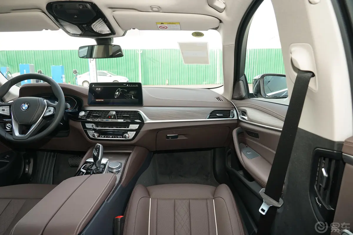 宝马5系改款 530Li 尊享型豪华套装副驾驶位区域
