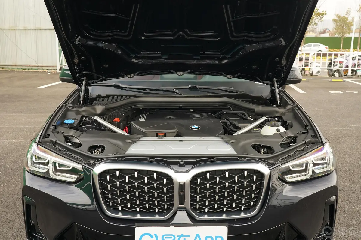 宝马X4xDrive30i M运动套装发动机舱整体