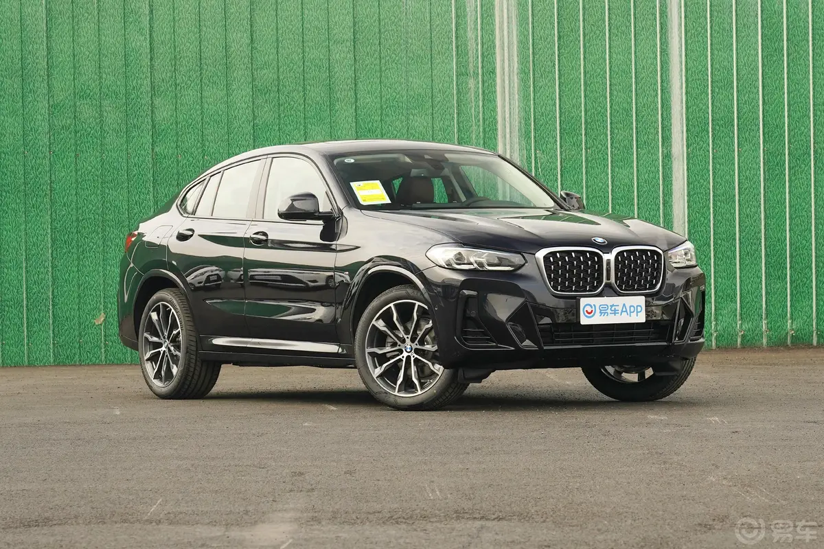 宝马X4xDrive30i M运动套装侧前45度车头向右水平