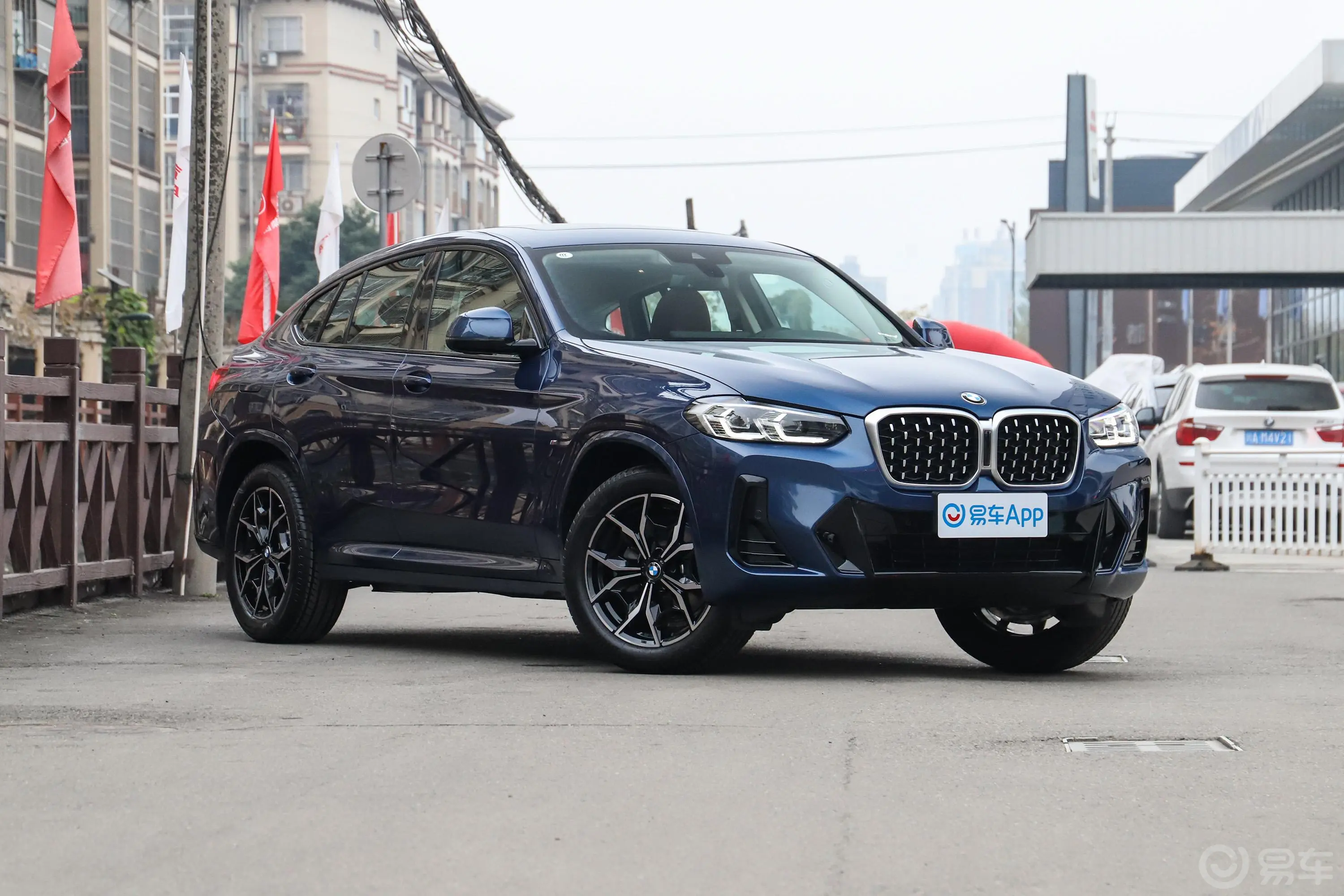 宝马X4xDrive25i M运动套装侧前45度车头向右水平