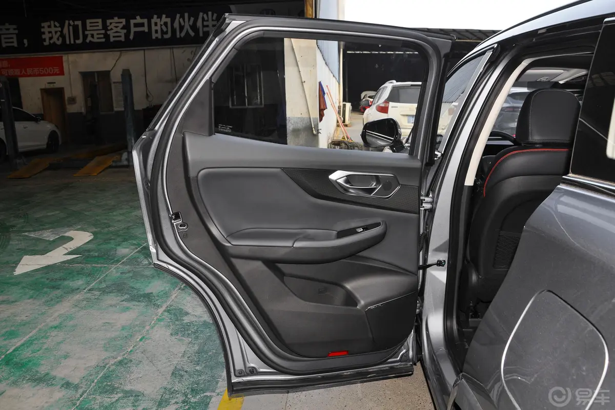 北京X71.5TD 双离合 致潮版驾驶员侧后车门