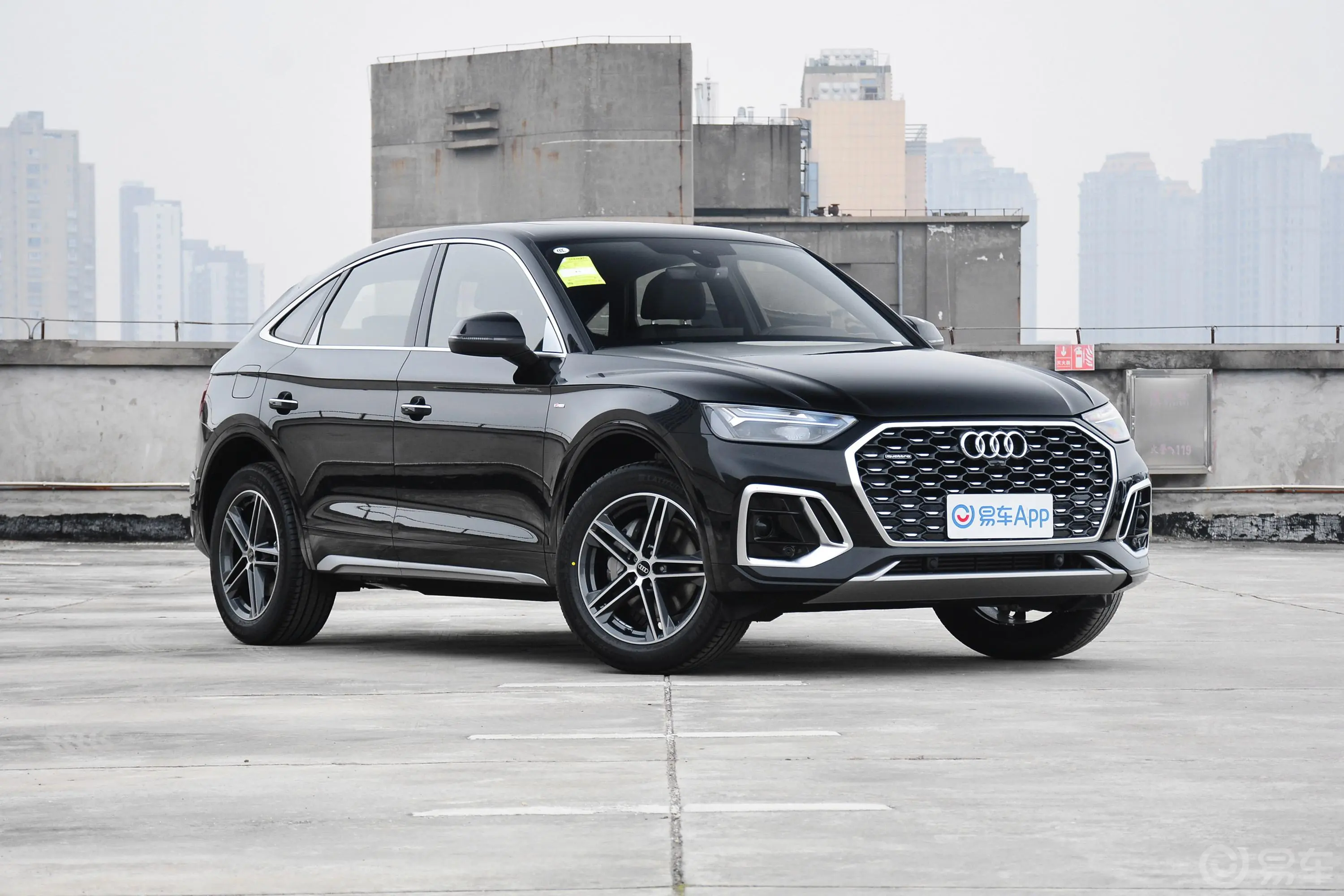 奥迪Q5L Sportback40 TFSI 时尚型车辆信息铭牌