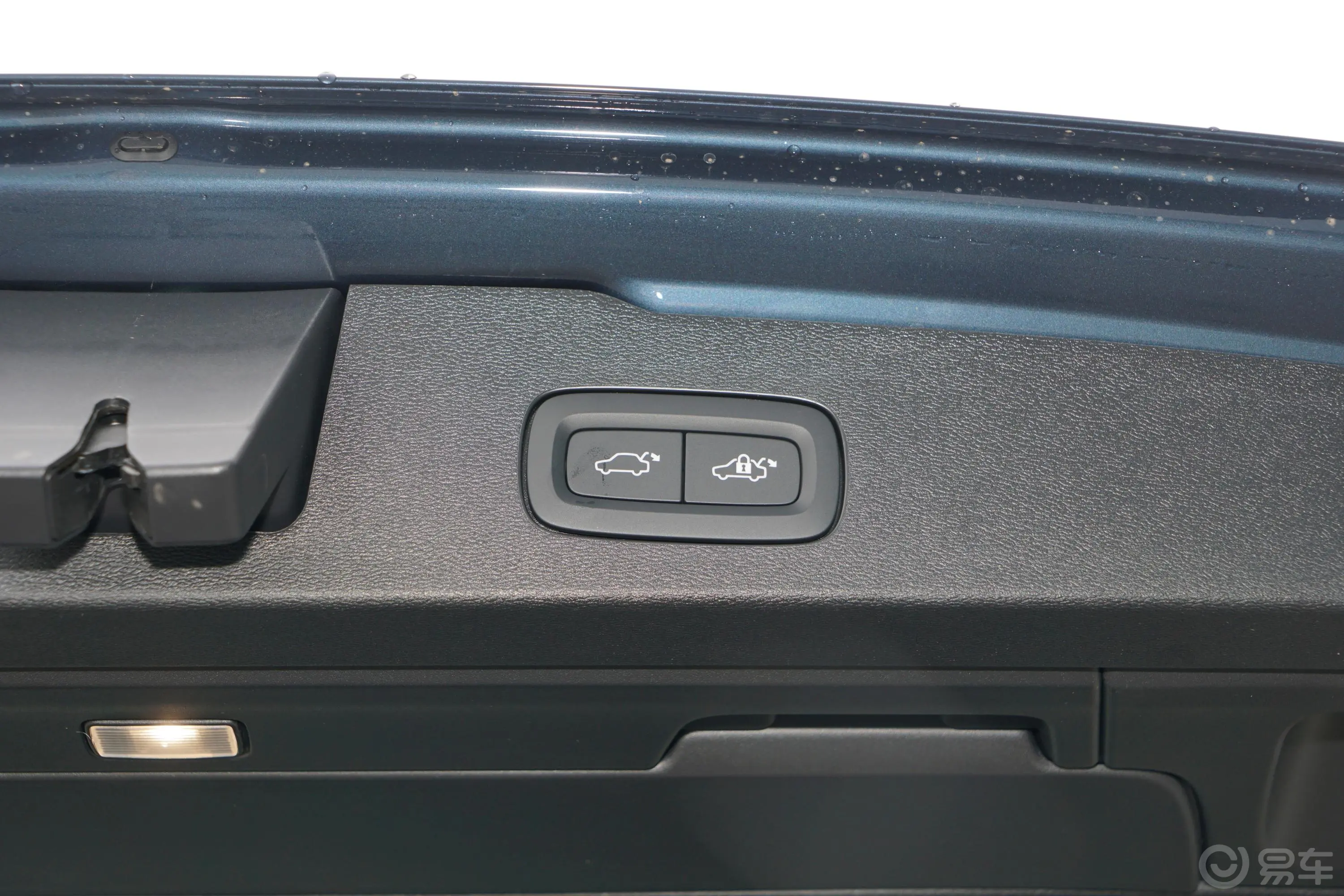 沃尔沃V60B5 智远豪华版电动尾门按键（手动扶手）