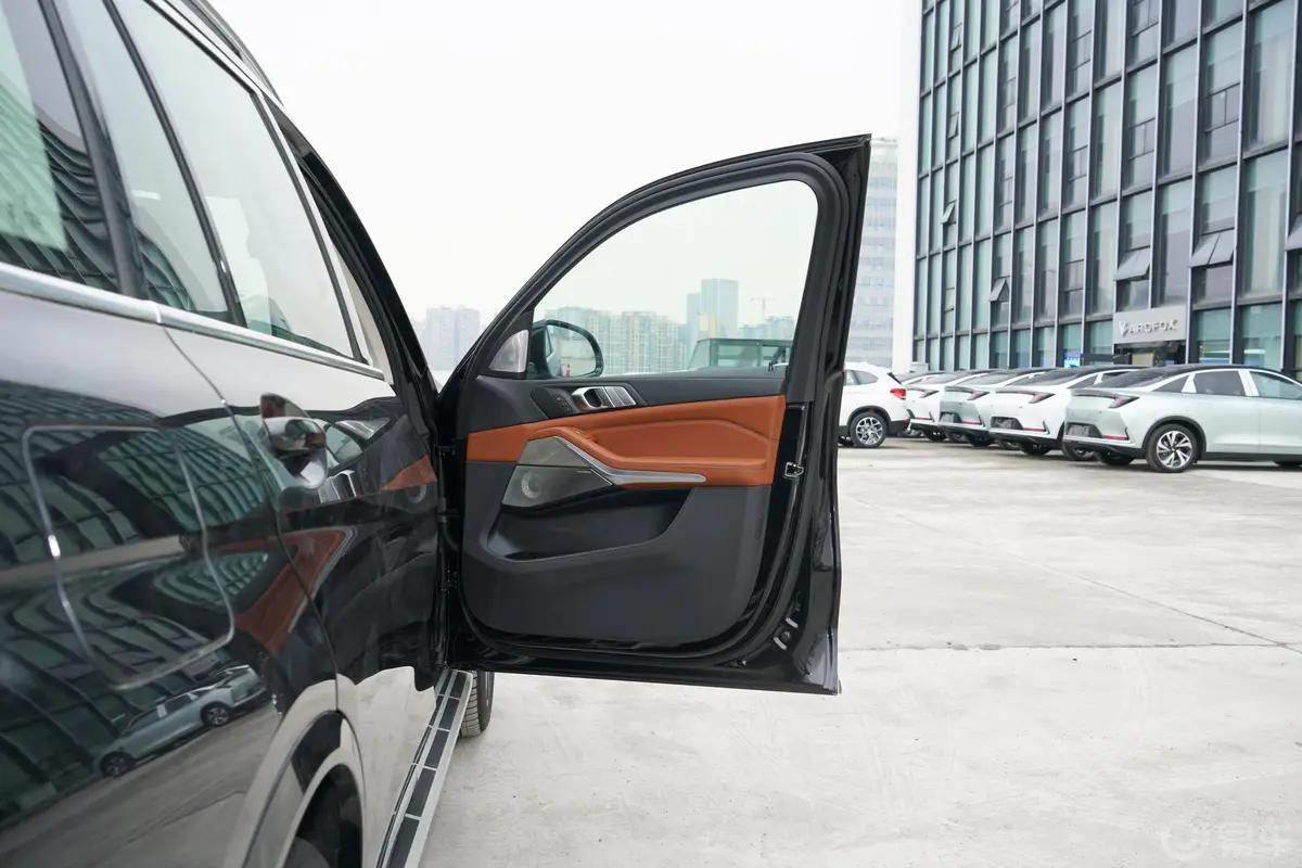 宝马X7xDrive40i 行政型 豪华套装副驾驶员车门