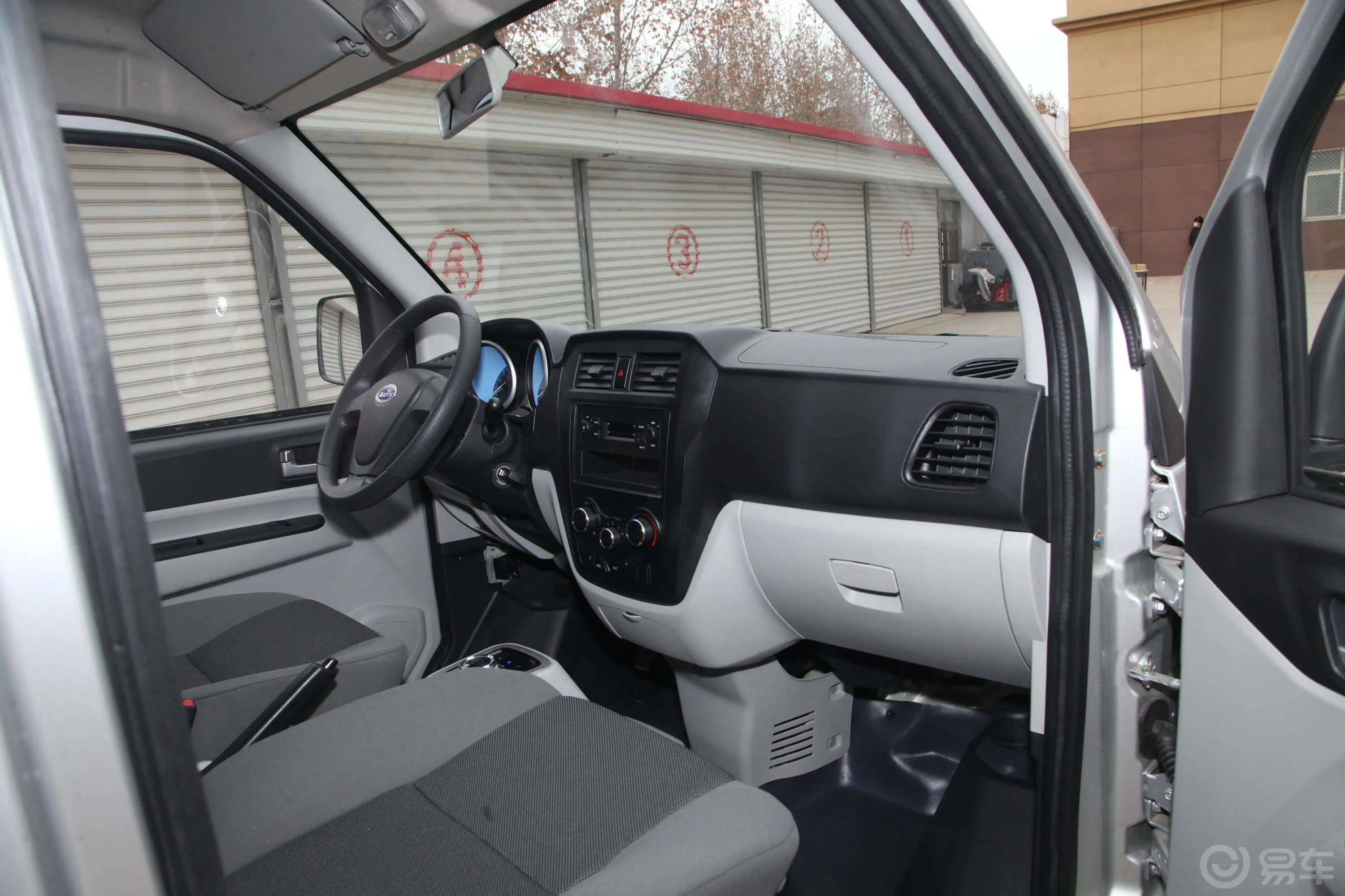 优优EV舒适型SQR5039内饰全景副驾驶员方向