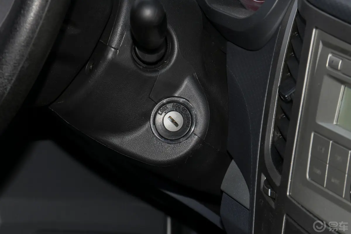 小老虎1.6L 手动大双平底货箱 汽油钥匙孔或一键启动按键