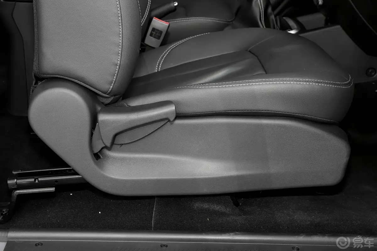 锐骐2.4L 四驱基型舒享版2TZD 汽油副驾座椅调节