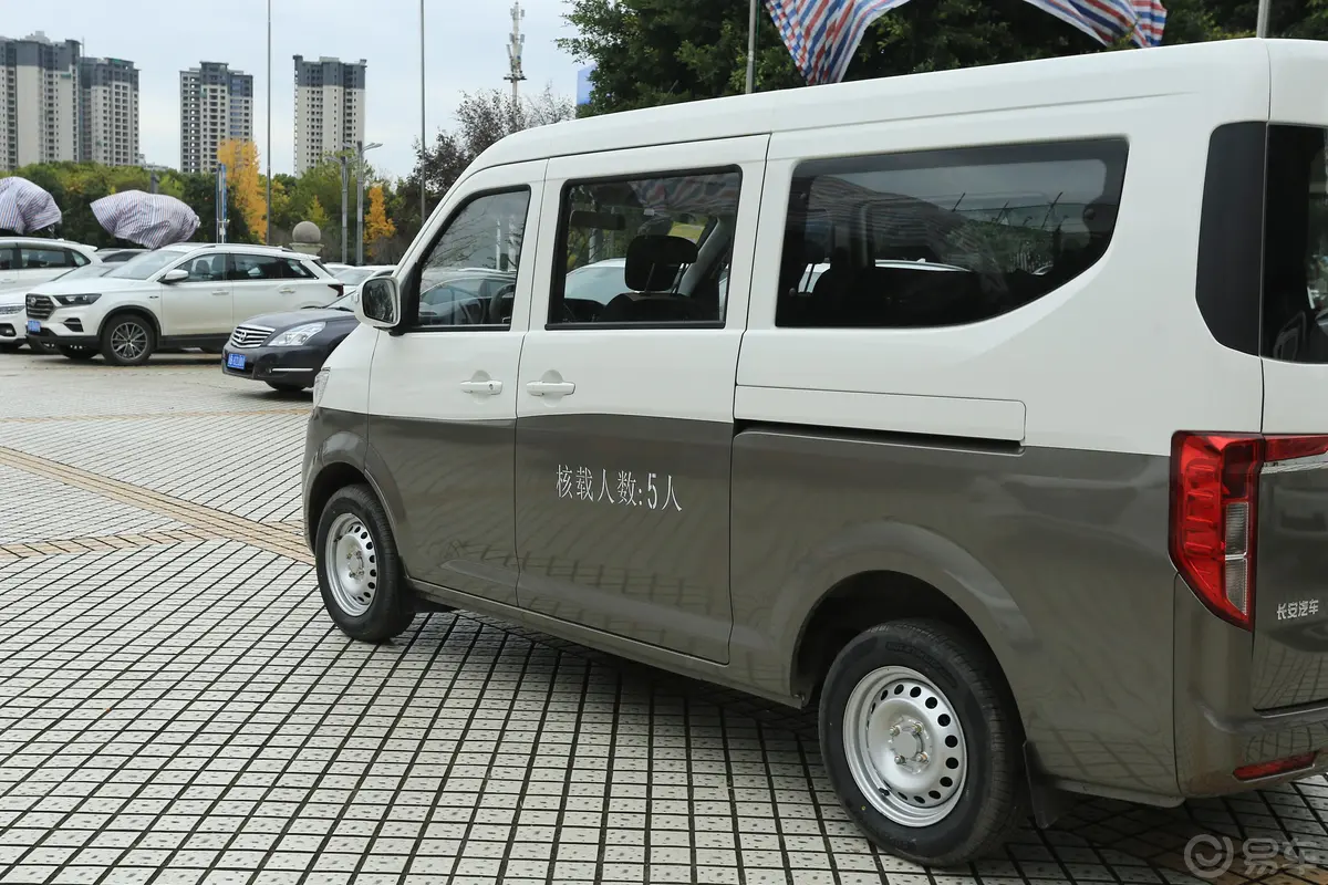 跨越星V31.5L 客车舒适型 5座外观
