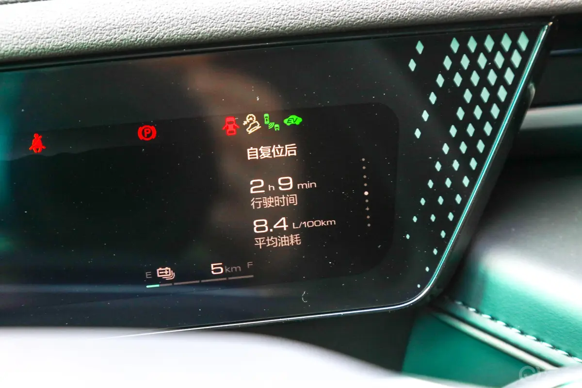 摩卡PHEV1.5T 175km 0焦虑性能版主驾驶位