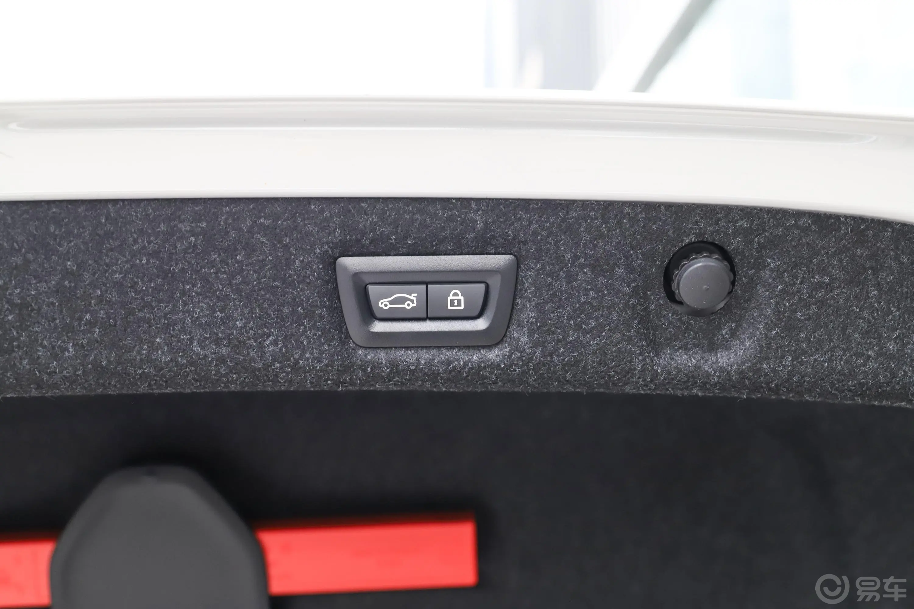 宝马5系改款 530Li 行政型 M运动套装电动尾门按键（手动扶手）