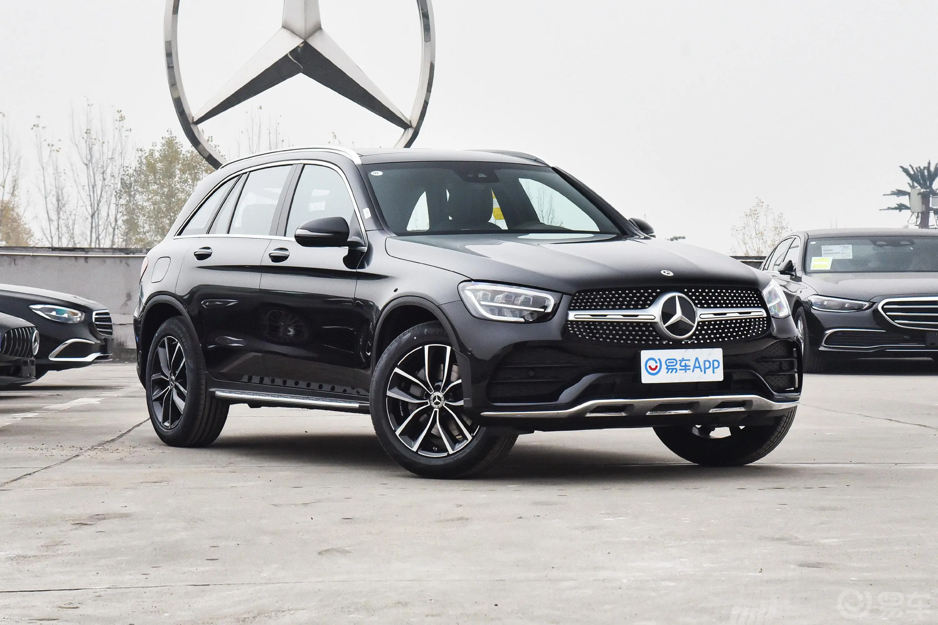 奔驰GLC改款 GLC 300 L 4MATIC 动感型发动机舱盖内侧