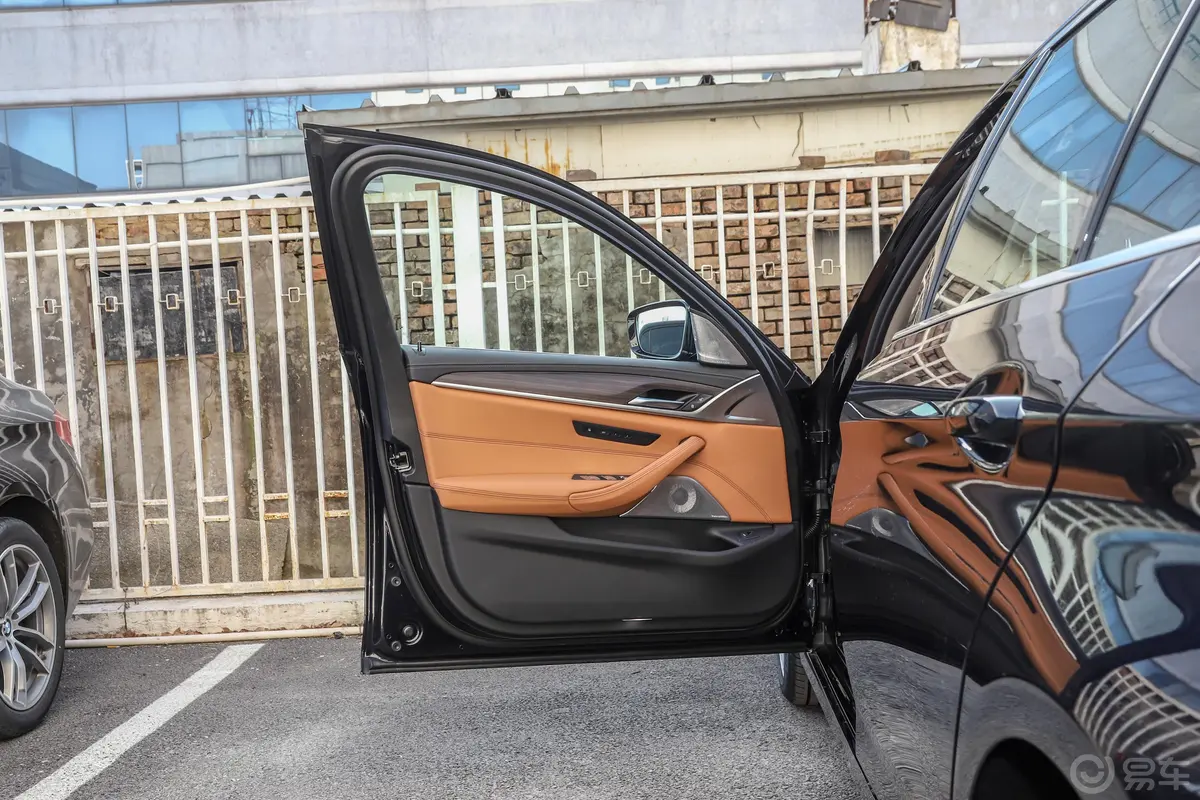 宝马5系改款 530Li 行政型豪华套装驾驶员侧前车门