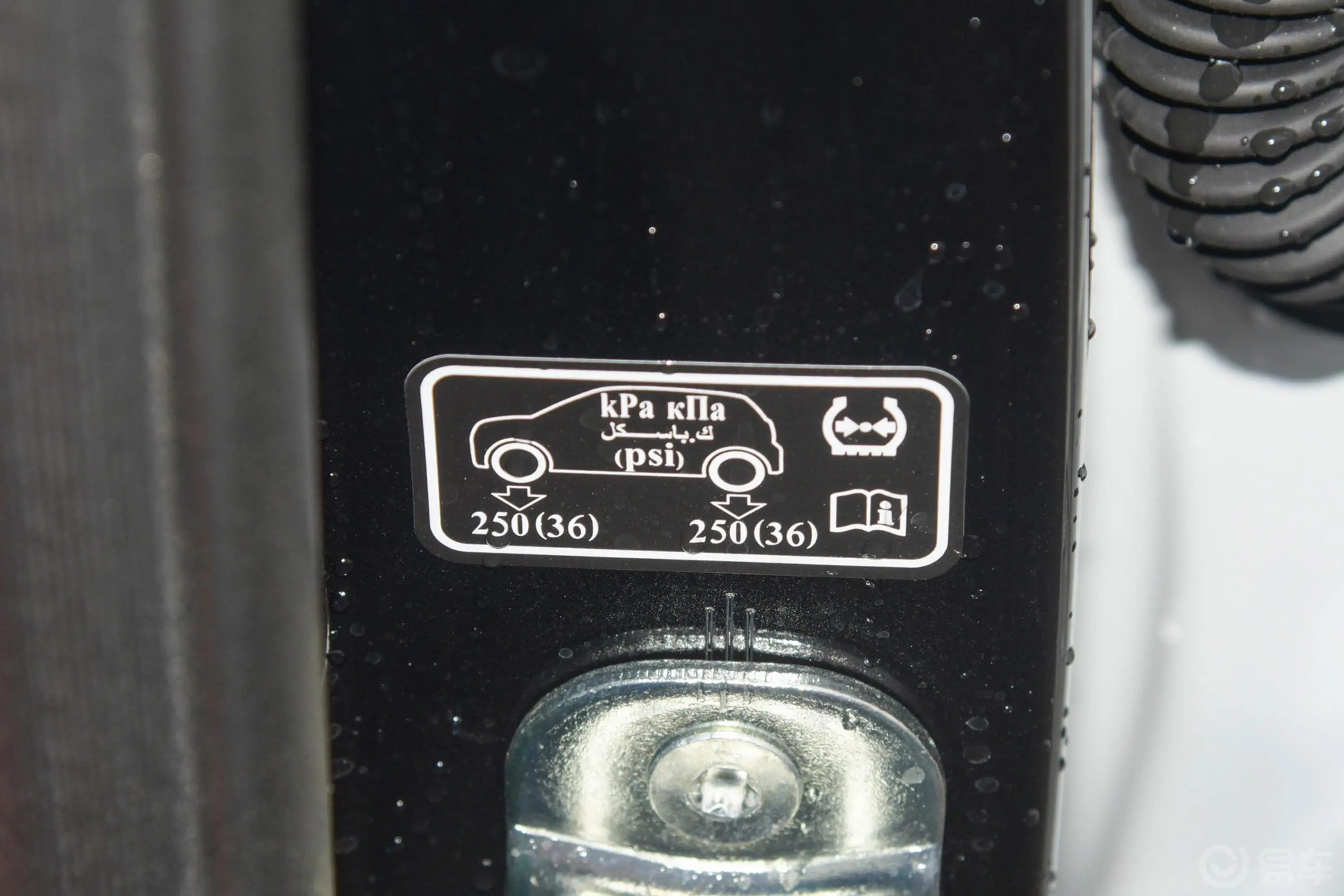 欧拉黑猫351km 豪华型 三元锂胎压信息铭牌